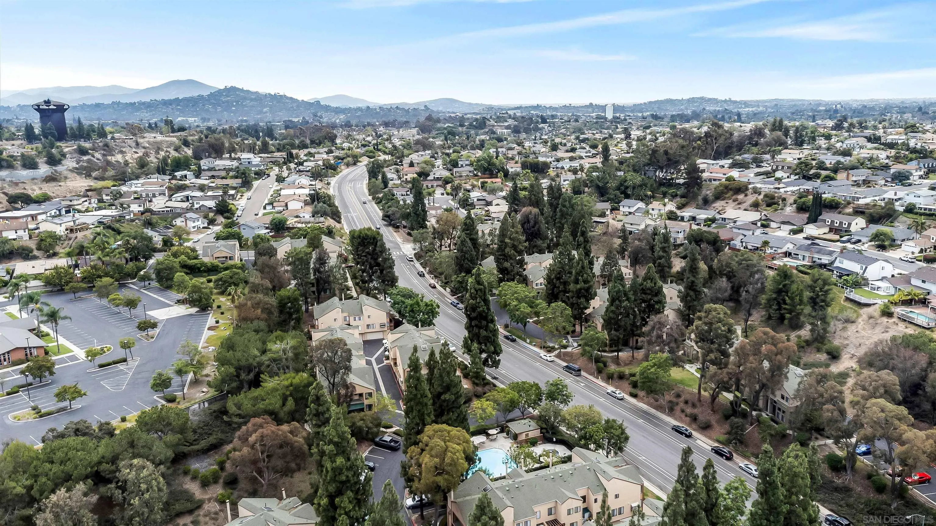 https://cdn.realtyfeed.com/cdn/127/260017942/ffbbfd2dcc376588dc420f92413f887e.webp