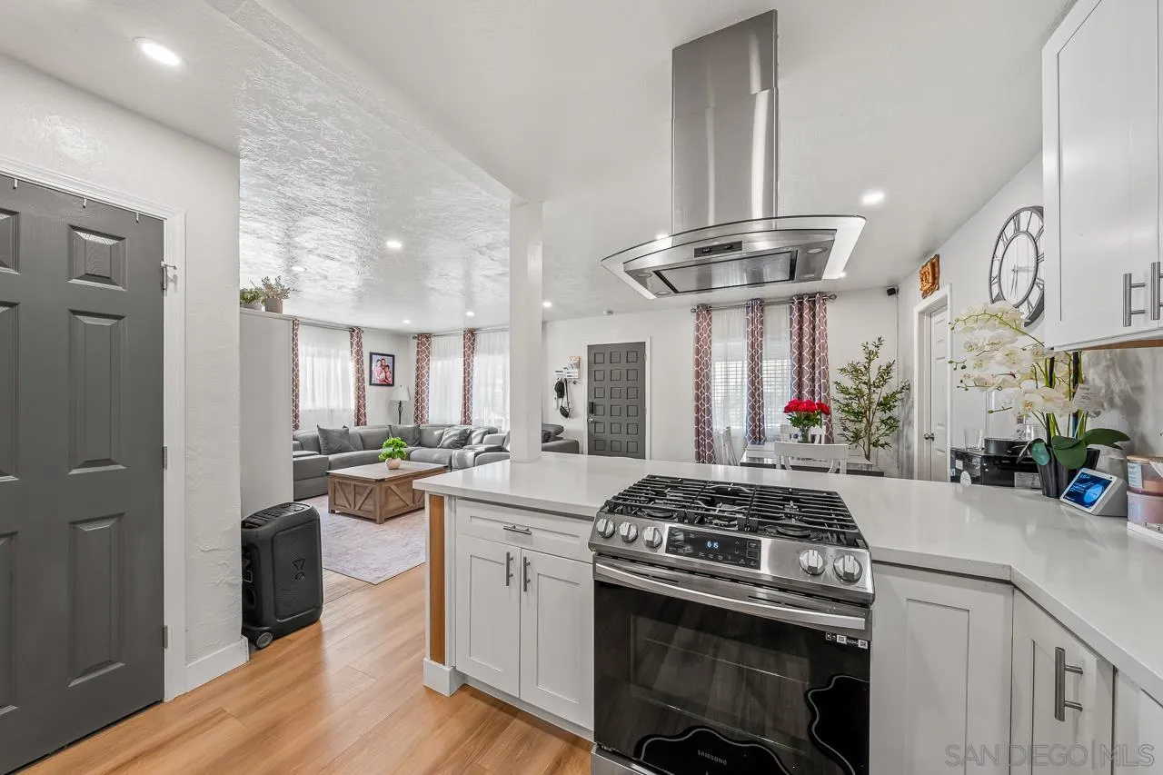 https://cdn.realtyfeed.com/cdn/127/260017946/ff4f69afb07e420d79fac0ef06bc87c4.webp