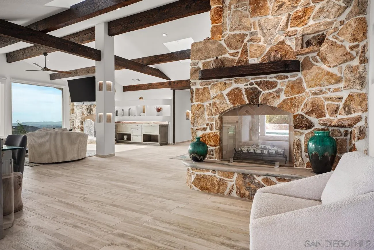 https://cdn.realtyfeed.com/cdn/127/260017949/0a7c2da4b06a6f7fd8a9cc558f65504c.webp