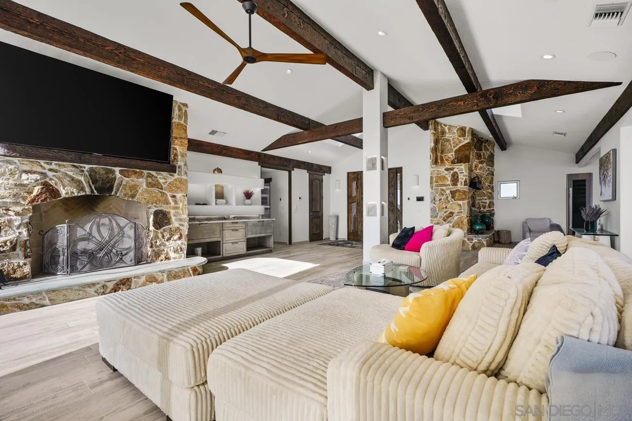https://cdn.realtyfeed.com/cdn/127/260017949/72a94b8057fcd92bff192d9d922df403.webp