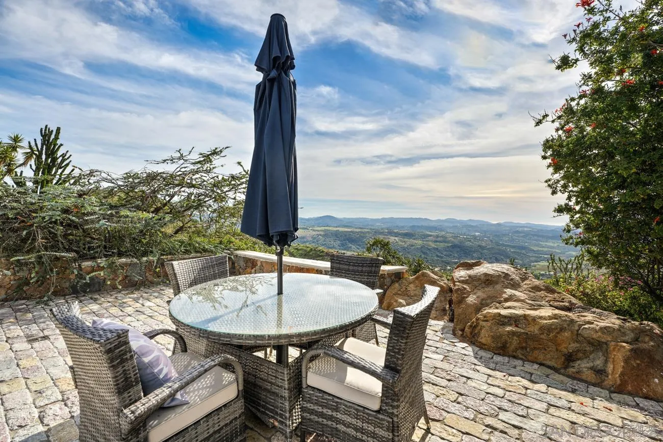 https://cdn.realtyfeed.com/cdn/127/260017949/b625f4527c116ebb5a412653a5d9a8b2.webp