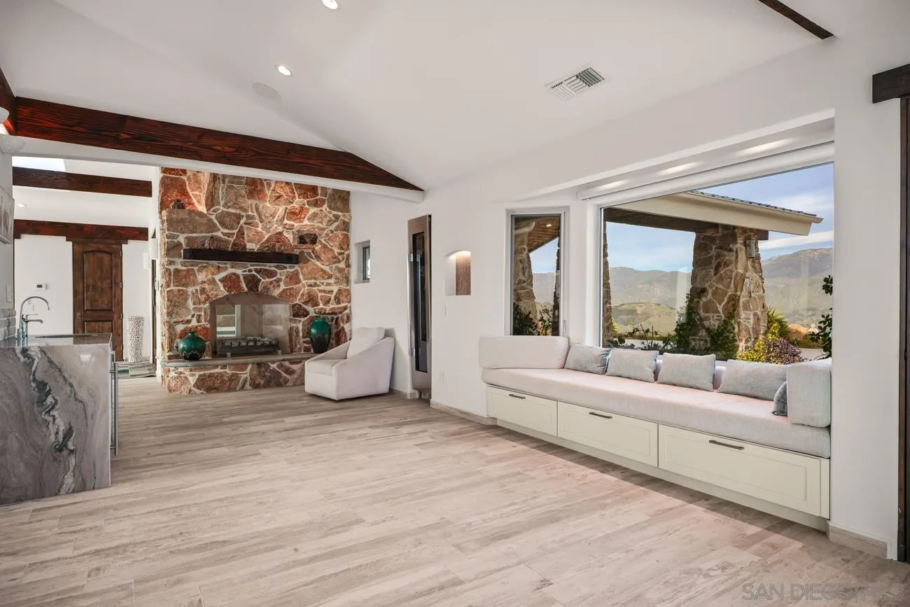 https://cdn.realtyfeed.com/cdn/127/260017949/c8e6a6abc1f85aeaad87c23965f212a8.webp