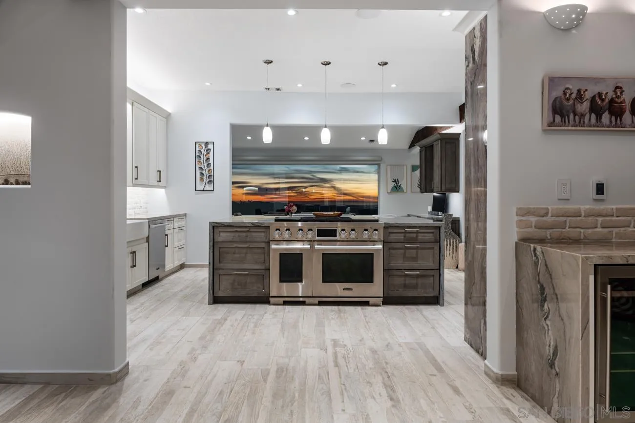 https://cdn.realtyfeed.com/cdn/127/260017949/d386f5e13f5eb701d96de3993764cb68.webp