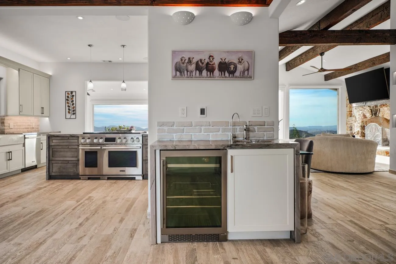 https://cdn.realtyfeed.com/cdn/127/260017949/d399b404aedee53813177714686573e4.webp
