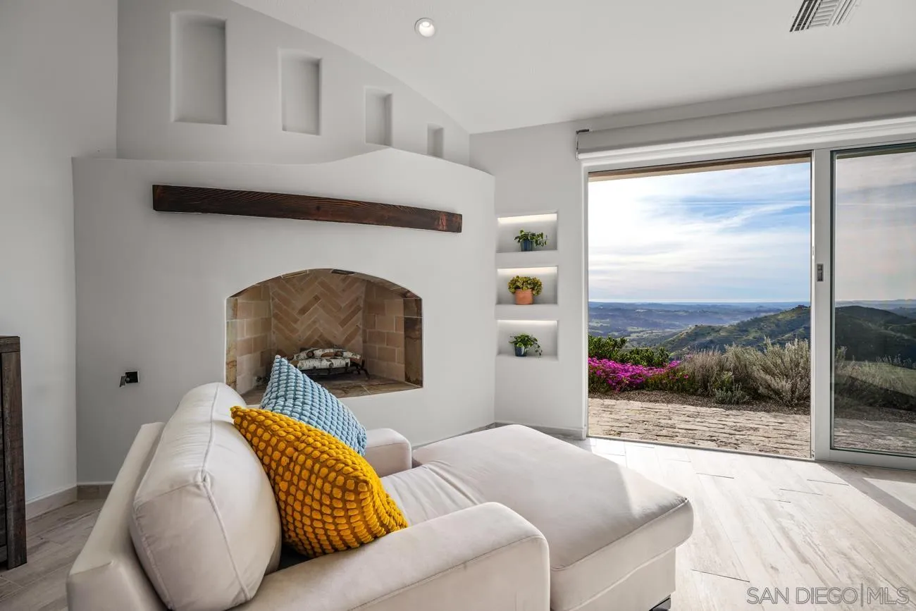 https://cdn.realtyfeed.com/cdn/127/260017949/f12364f54389713a2a70d9f37930f489.webp
