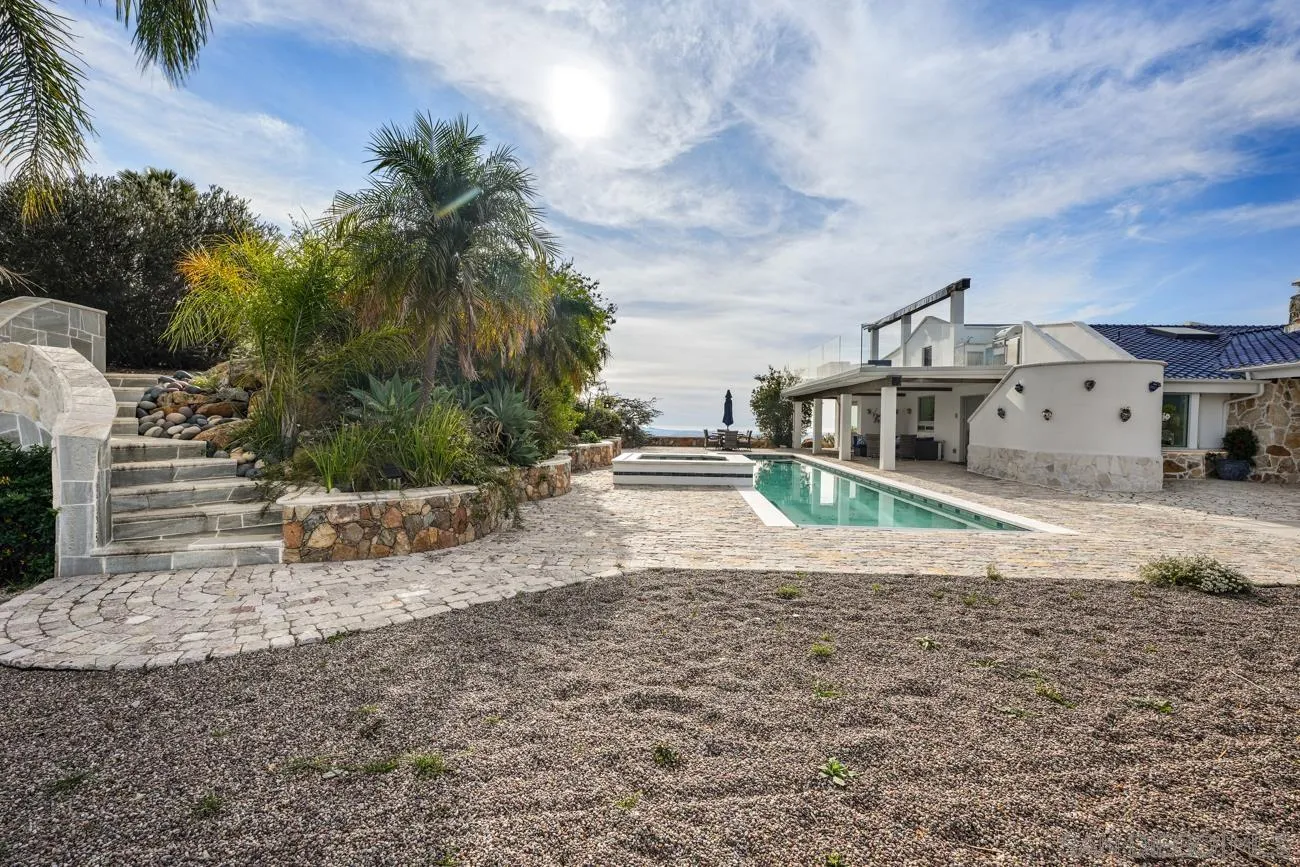 https://cdn.realtyfeed.com/cdn/127/260017949/f4228905d59b19c2e4a9b13c120cf64e.webp