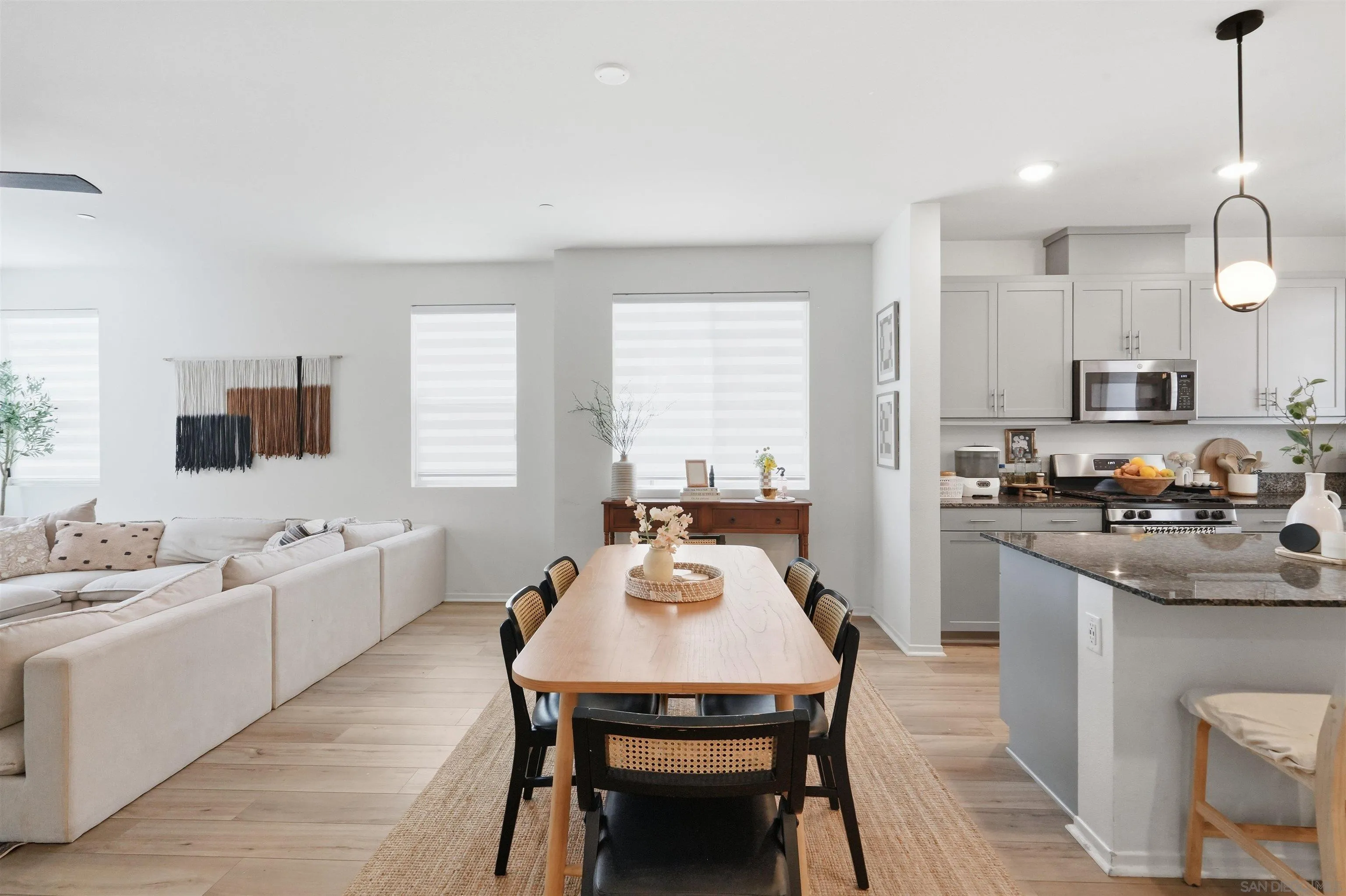 https://cdn.realtyfeed.com/cdn/127/260017961/33e00ab1a39521756a4d3c37d3ce2c02.webp