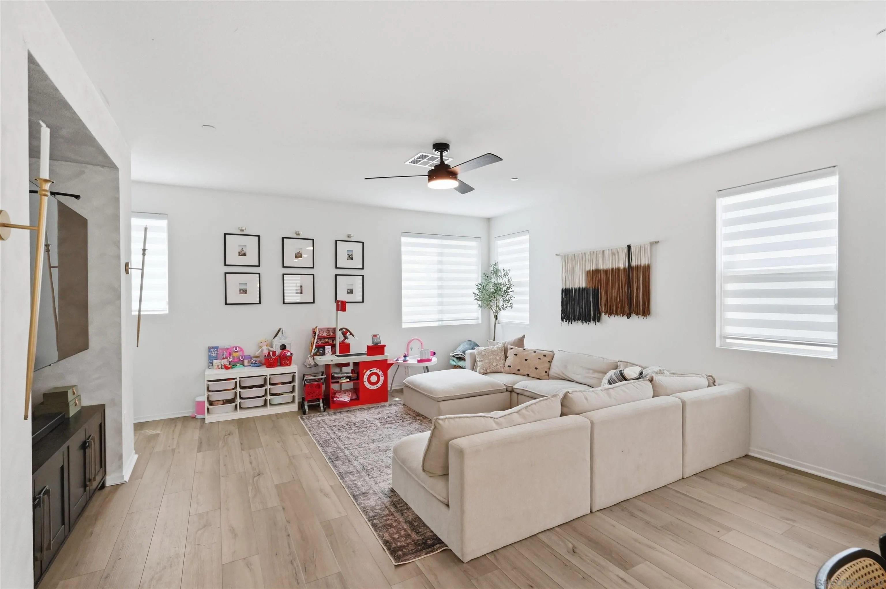 https://cdn.realtyfeed.com/cdn/127/260017961/66151a8aecf20ab8d86715f66e693523.webp