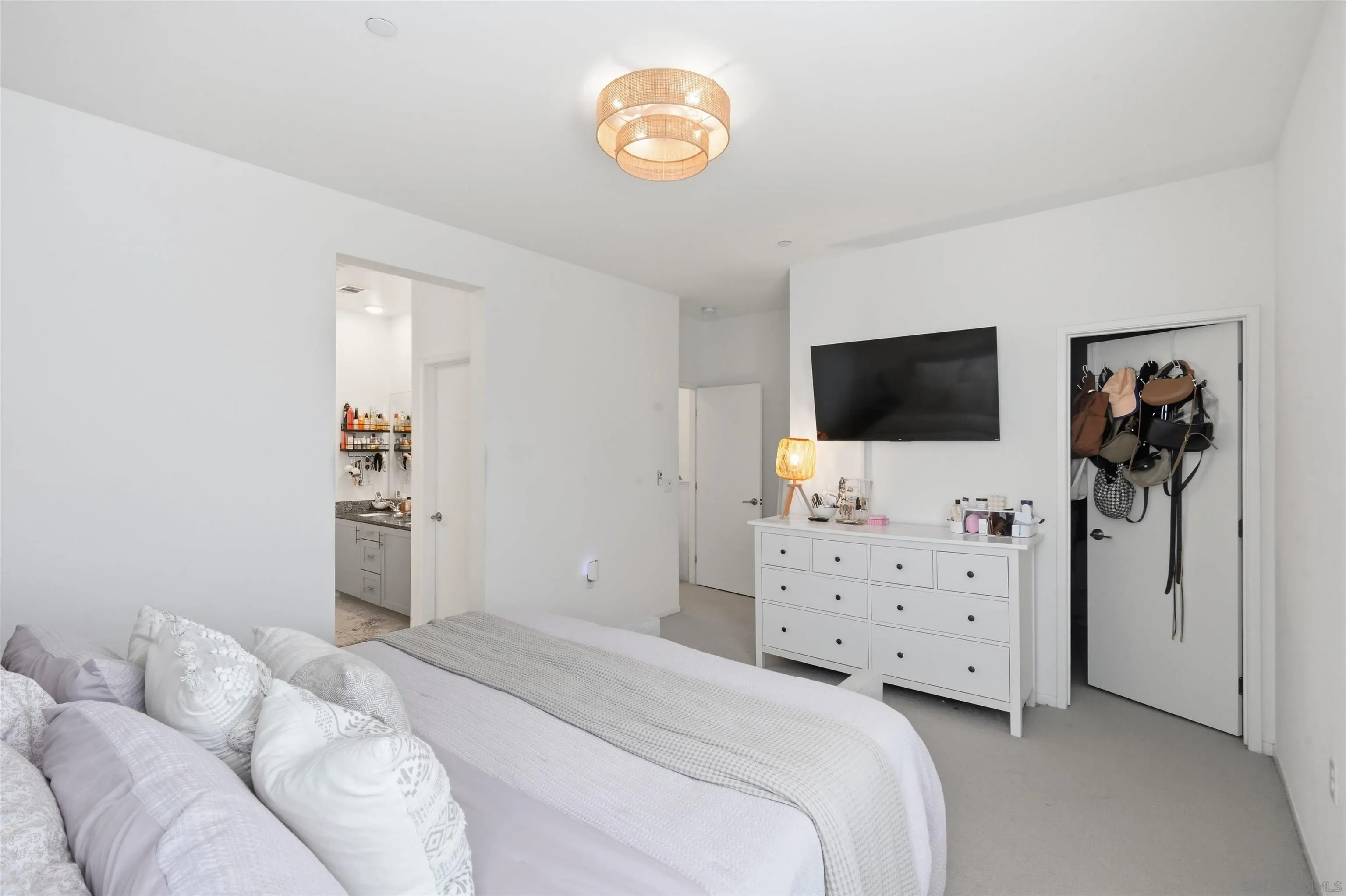https://cdn.realtyfeed.com/cdn/127/260017961/680d5d0305dce6e83320390ae1a626e3.webp