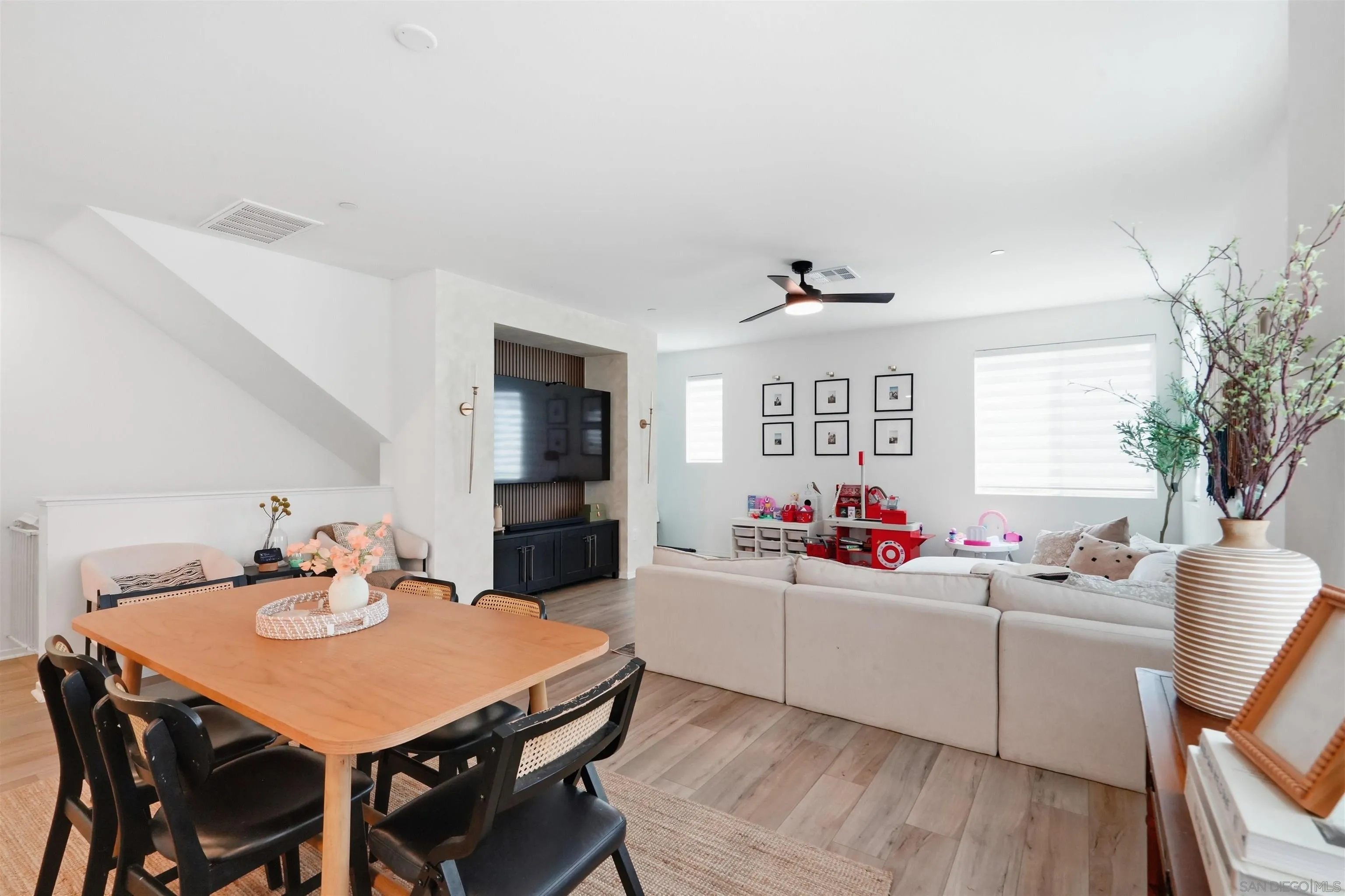 https://cdn.realtyfeed.com/cdn/127/260017961/a6c636fd511ba57e588150933e3174b1.webp