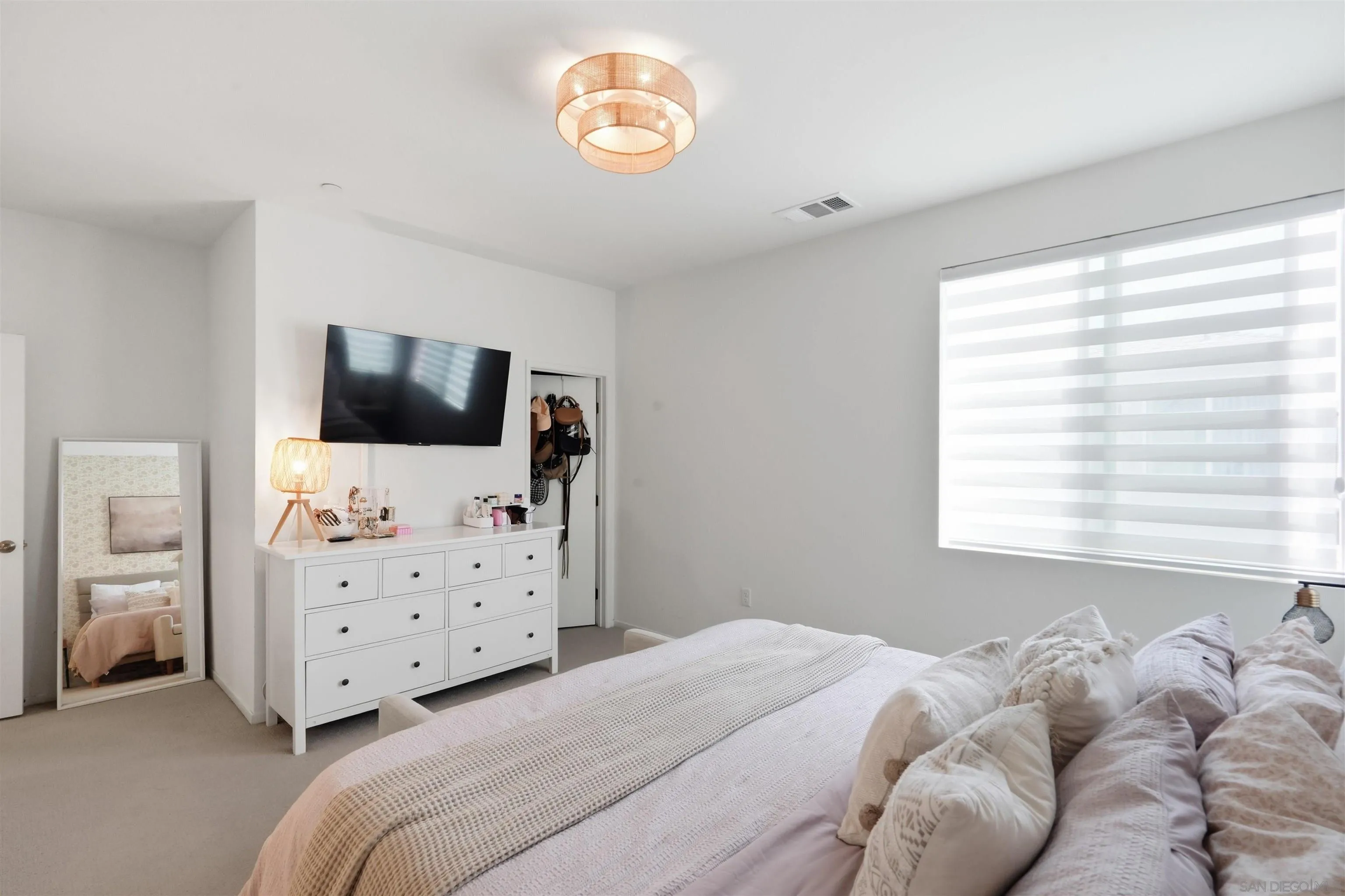 https://cdn.realtyfeed.com/cdn/127/260017961/d4a9b1594b51fe241b65af888e300420.webp