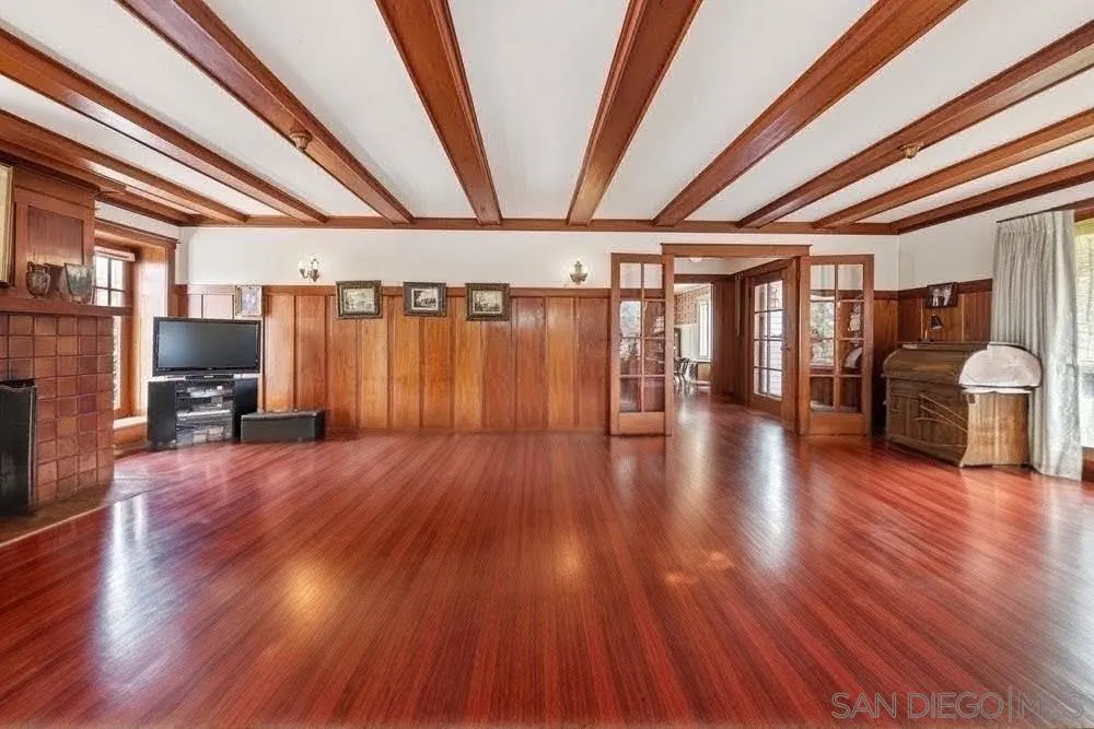 https://cdn.realtyfeed.com/cdn/127/260017963/33ea143fd23426af4674b374ea277ef9.webp