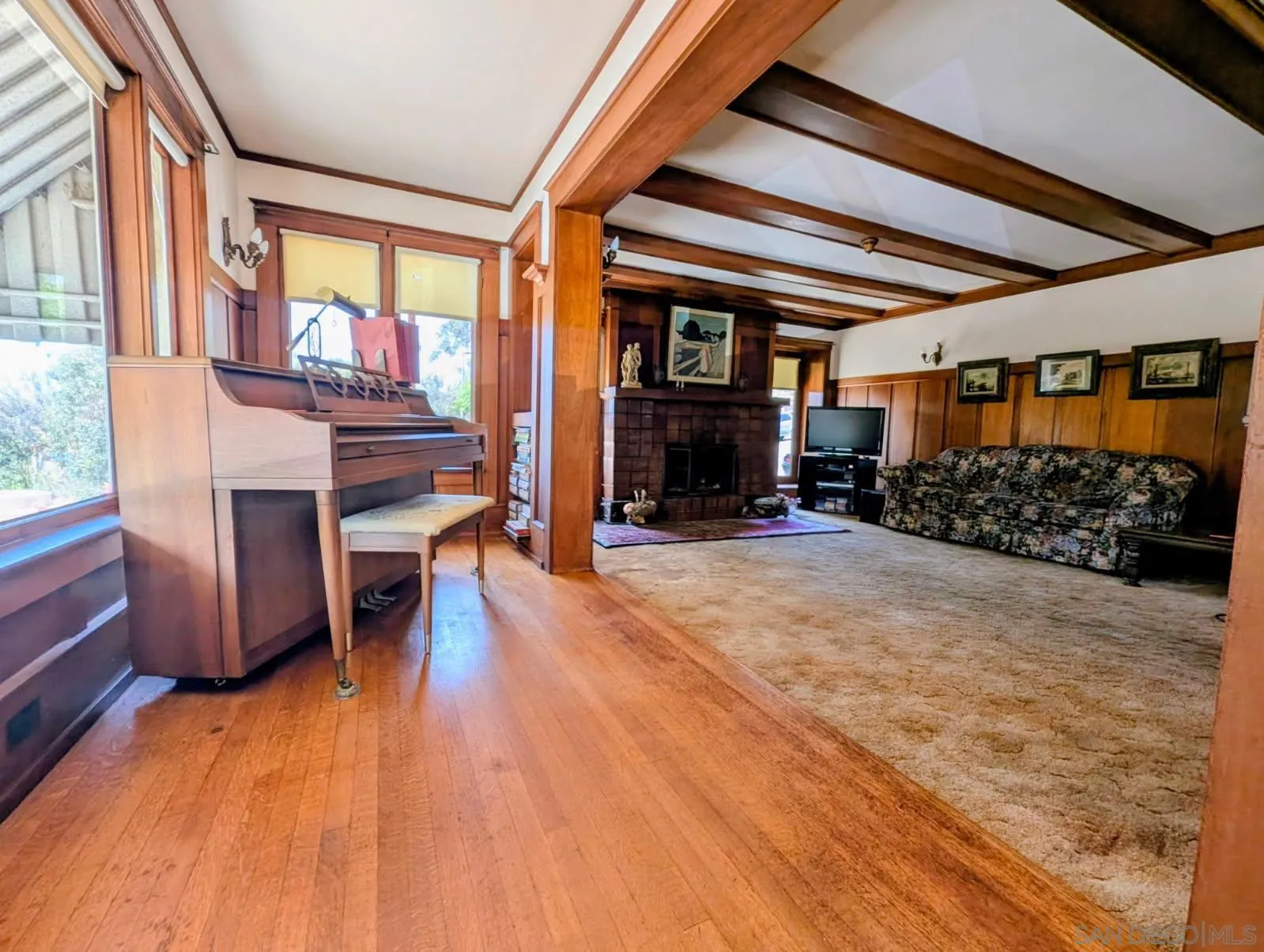 https://cdn.realtyfeed.com/cdn/127/260017963/38d00cf24d29bdecb32bc2aee42b67b5.webp