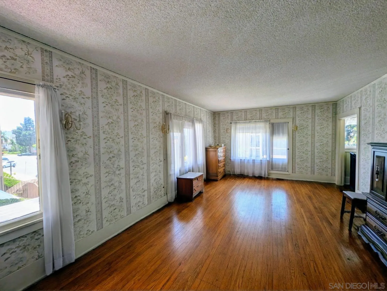 https://cdn.realtyfeed.com/cdn/127/260017963/cd83f806dd4465c691029390f827ab05.webp