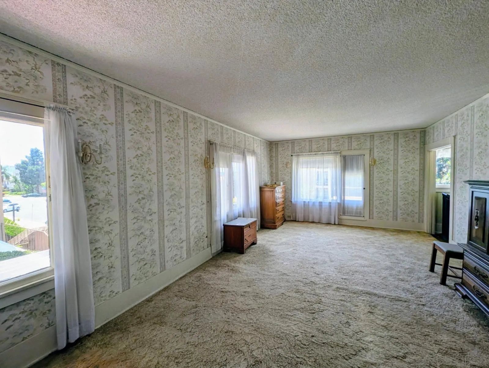 https://cdn.realtyfeed.com/cdn/127/260017963/d16a40e8d1af2c2613beef9d34916d34.webp