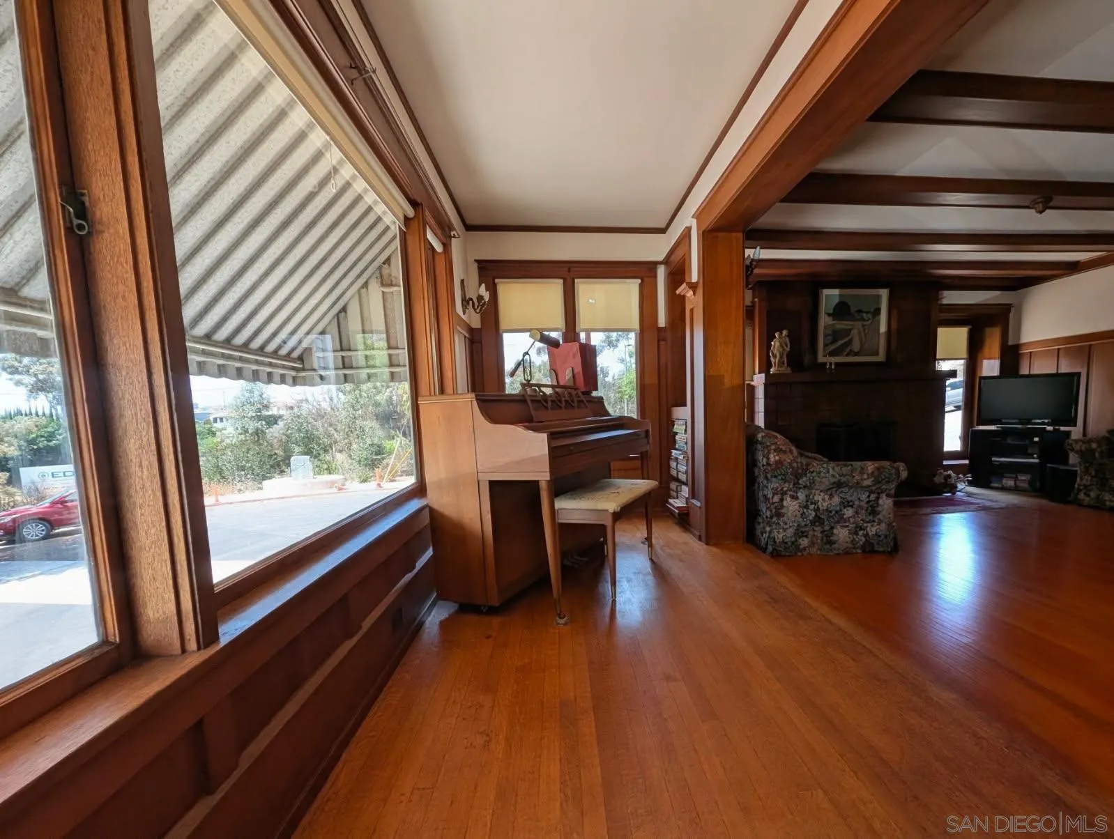 https://cdn.realtyfeed.com/cdn/127/260017963/d30dfa19dfe7cbd23fc8e2d7de91f1f3.webp