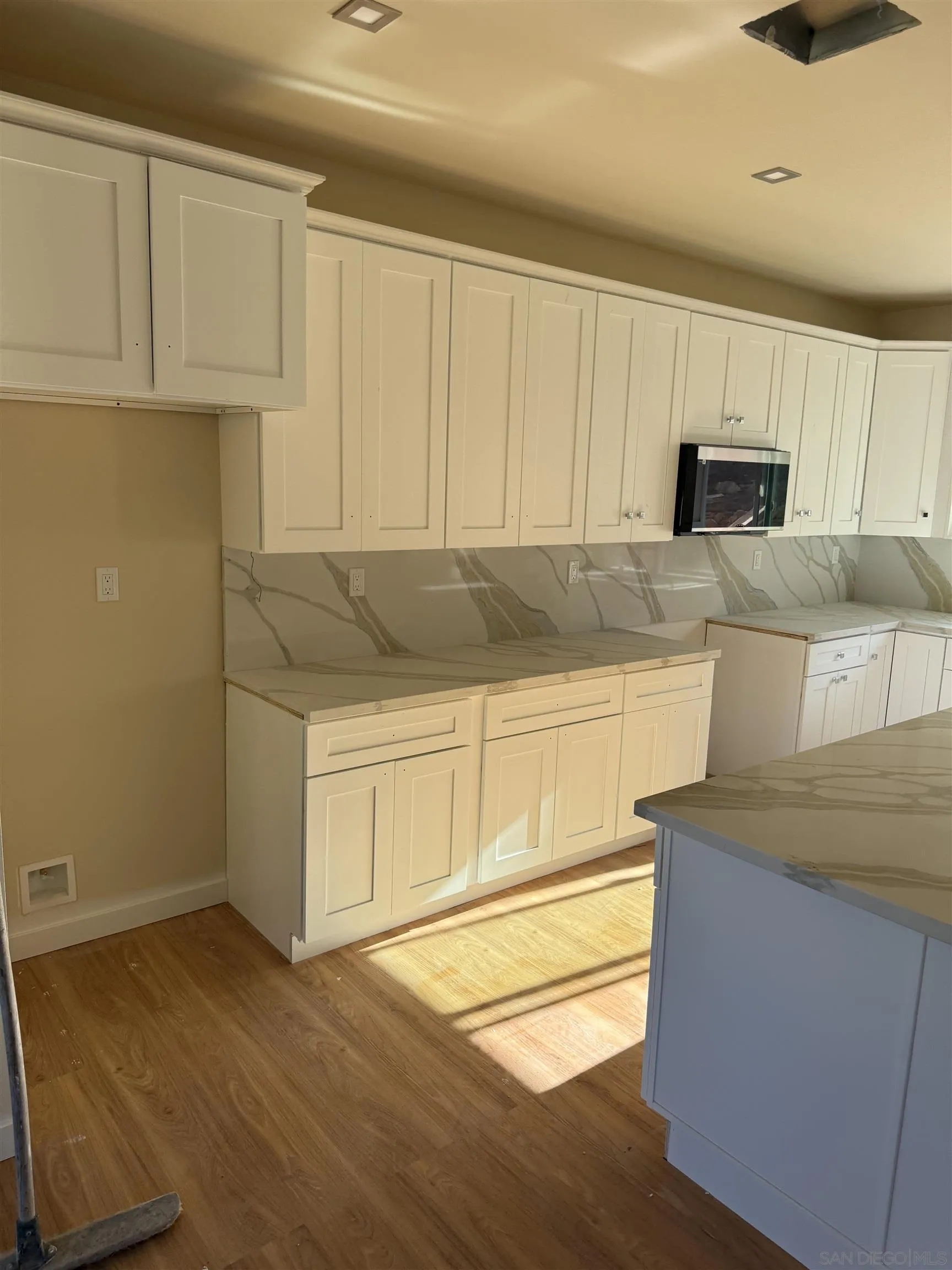 https://cdn.realtyfeed.com/cdn/127/260017964/db616bdb142dfe0a21584a36d92963bd.webp