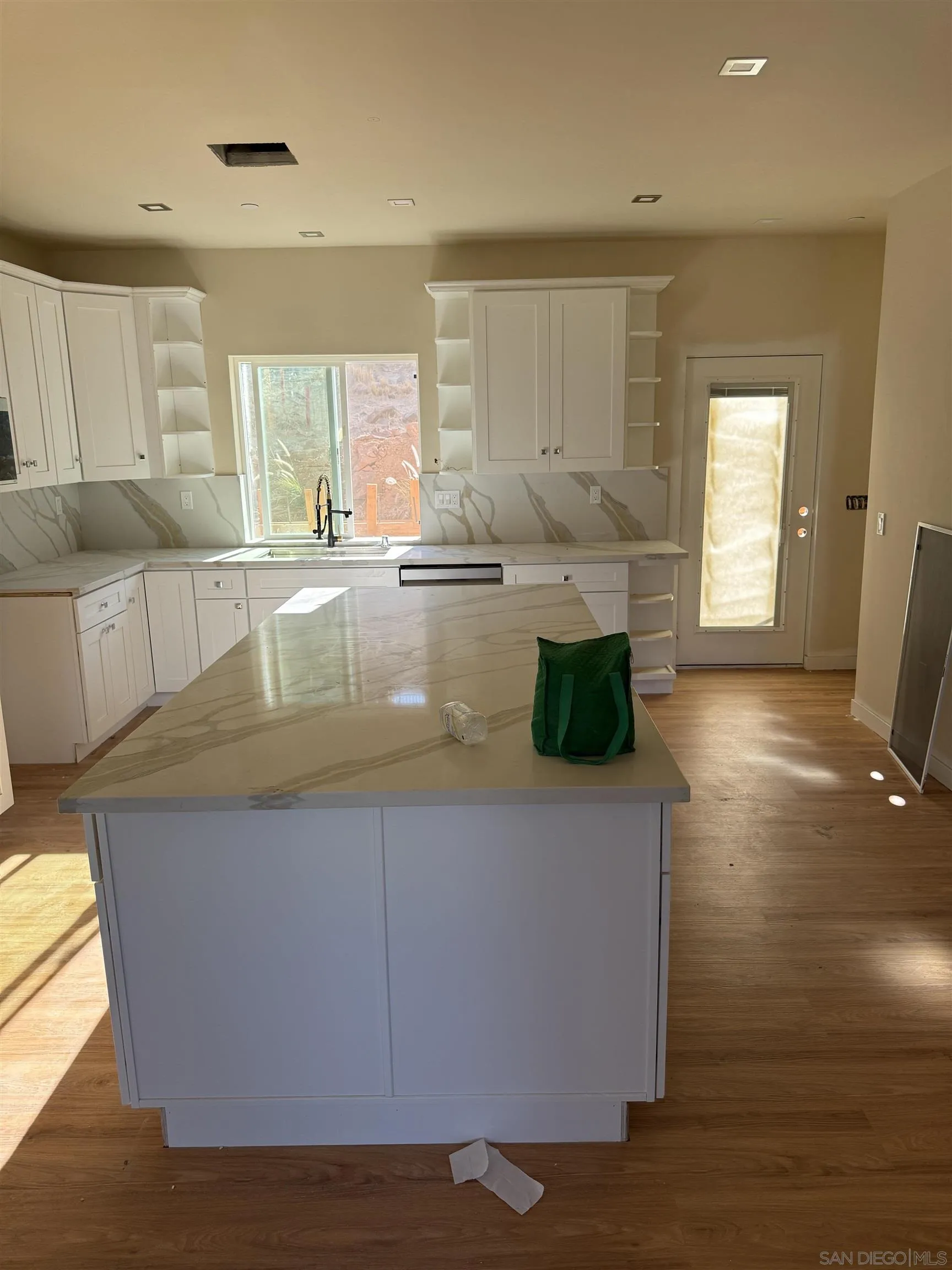 https://cdn.realtyfeed.com/cdn/127/260017964/f0b563054872692e42b4a6cf968daf33.webp
