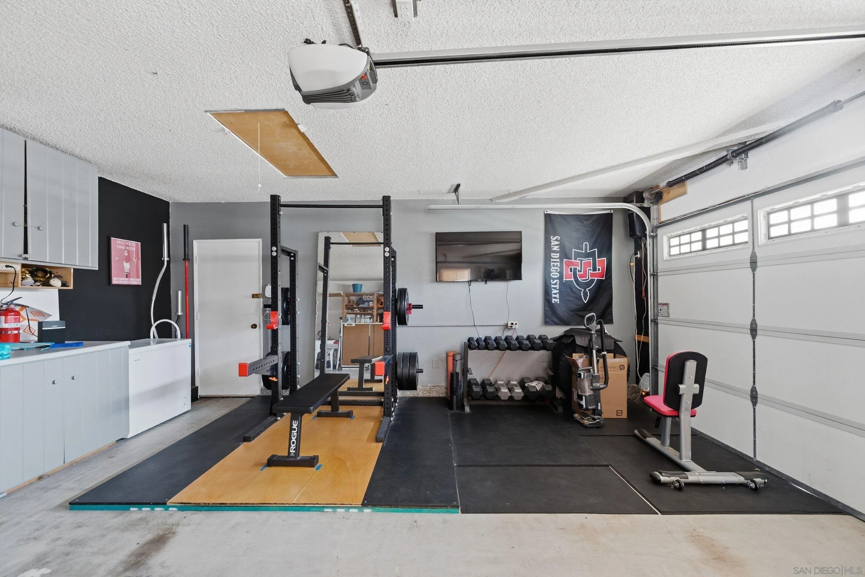 https://cdn.realtyfeed.com/cdn/127/260017968/18abf504ede9390f41f92d290d70e14a.webp