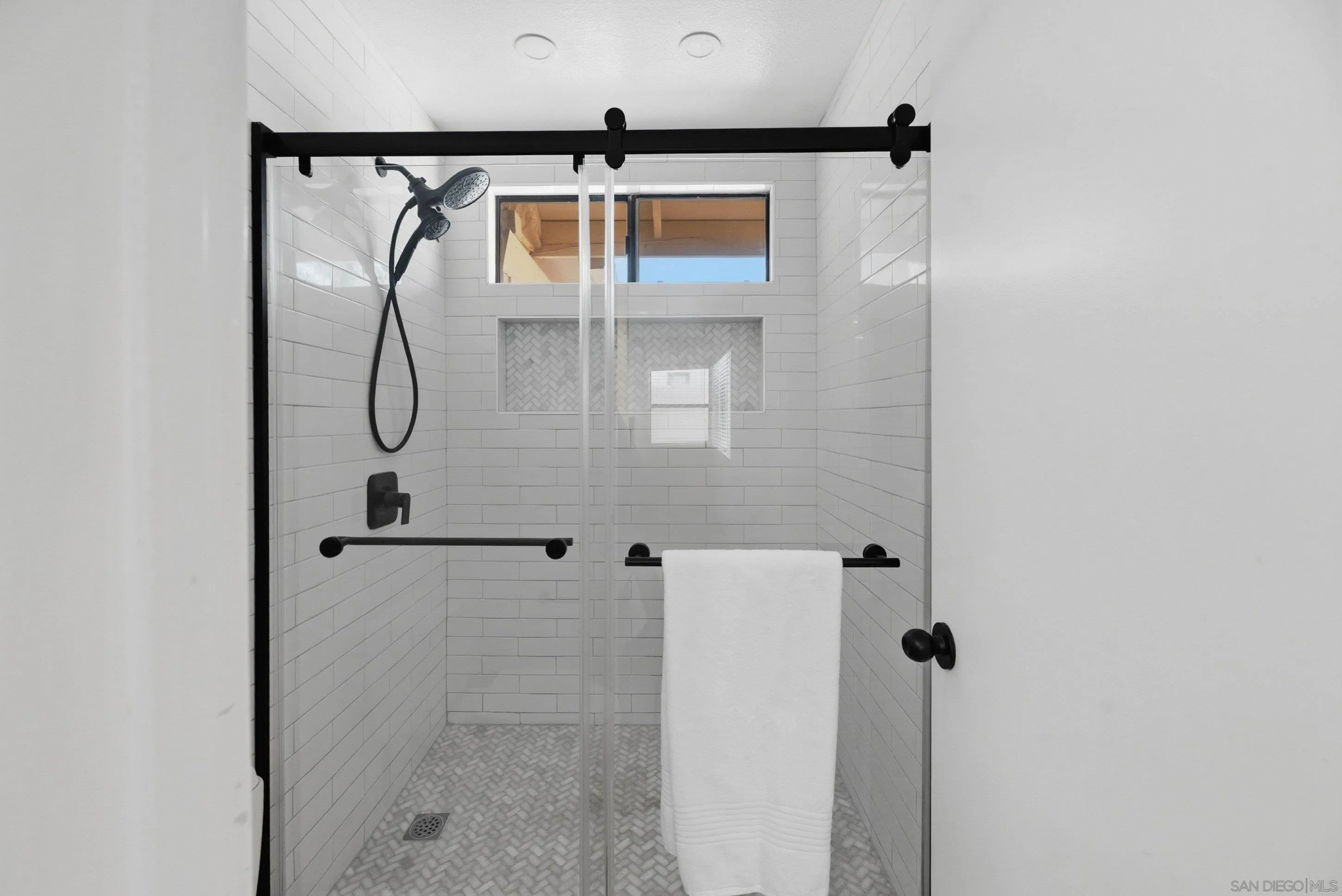 https://cdn.realtyfeed.com/cdn/127/260017968/3798d3d9490e5d509f8341fe79e99d00.webp