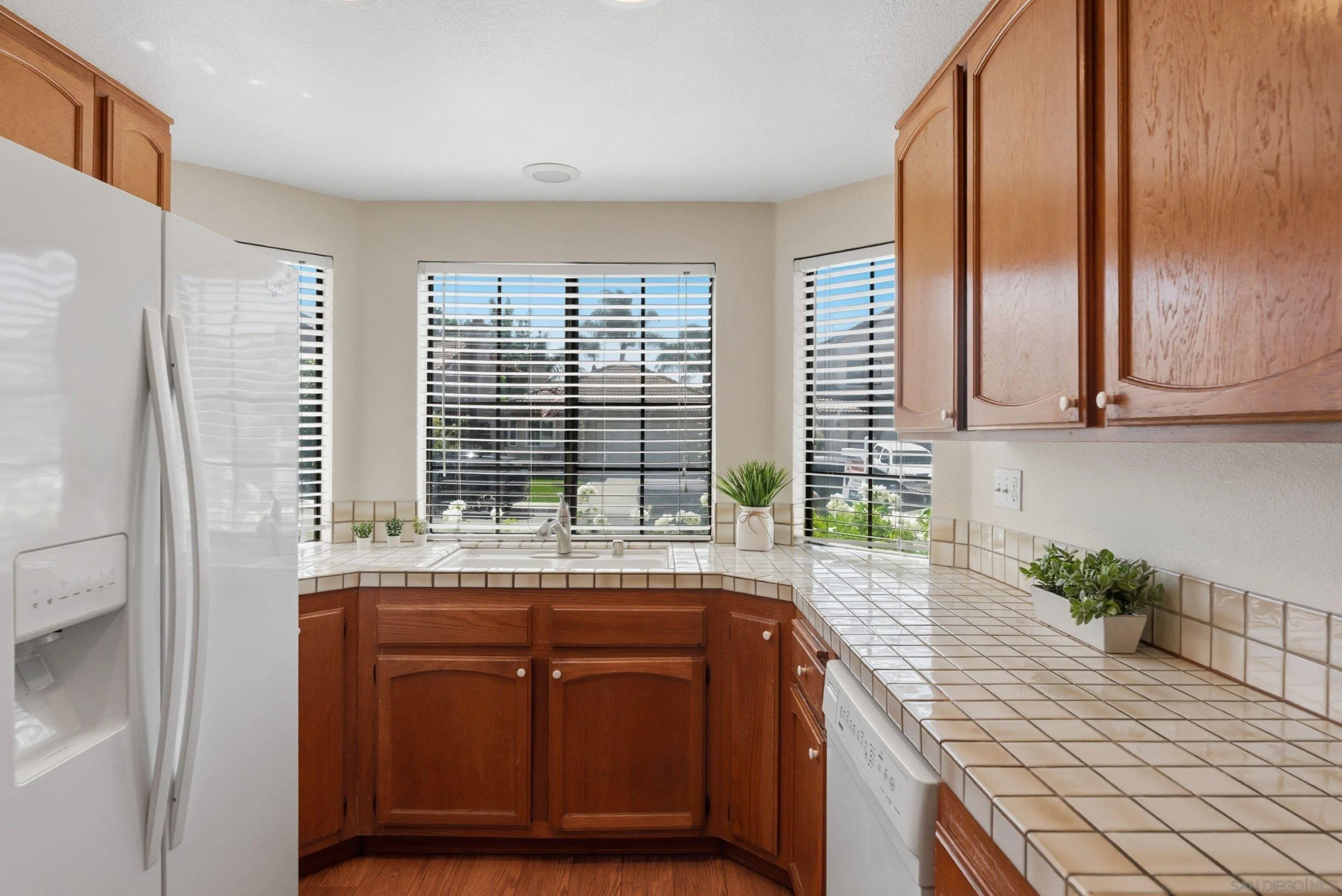 https://cdn.realtyfeed.com/cdn/127/260017968/76598583fe871b1f75fec6e6a25e6999.webp