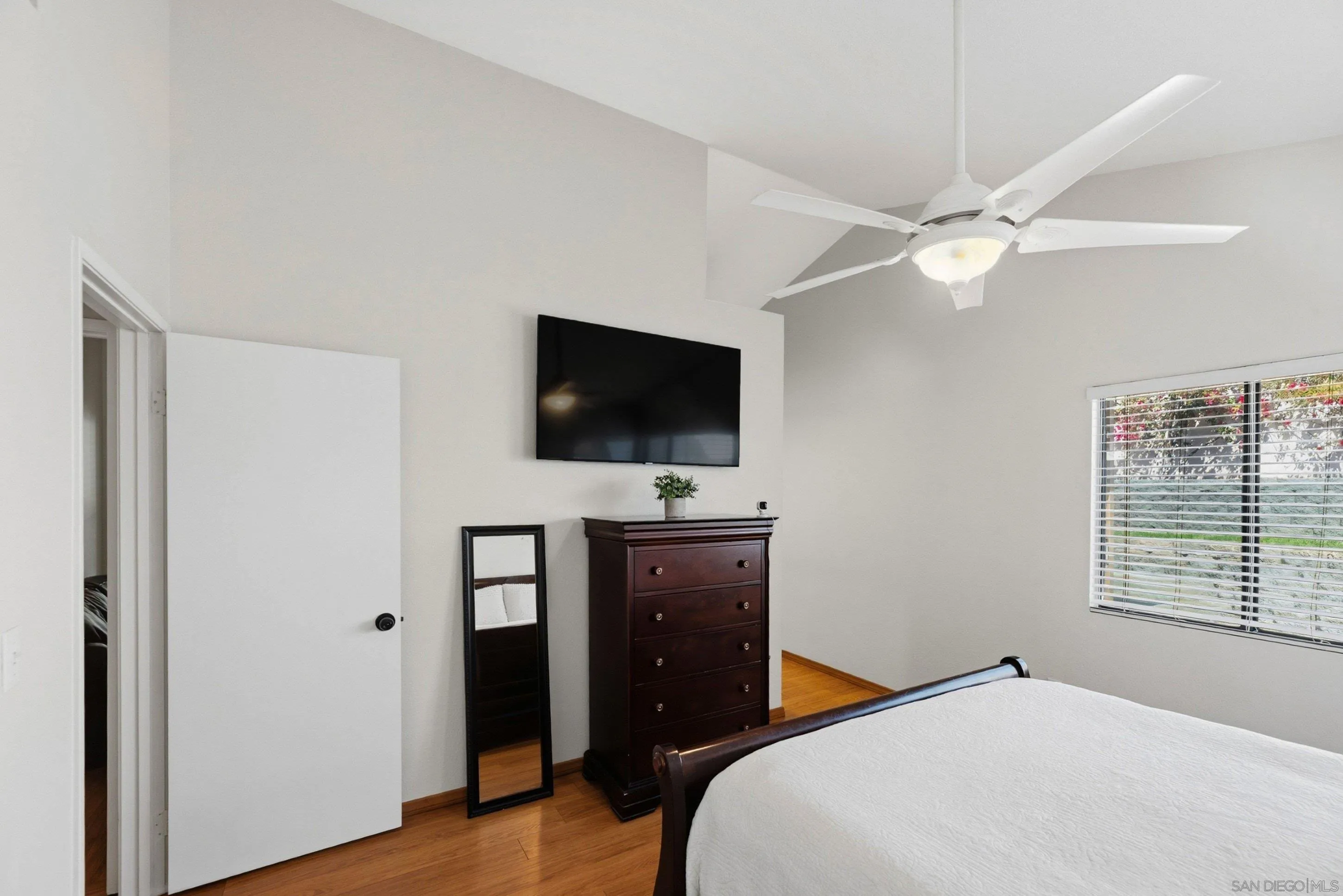 https://cdn.realtyfeed.com/cdn/127/260017968/83aa78d92596ff8b0a38c4863e54dd5c.webp