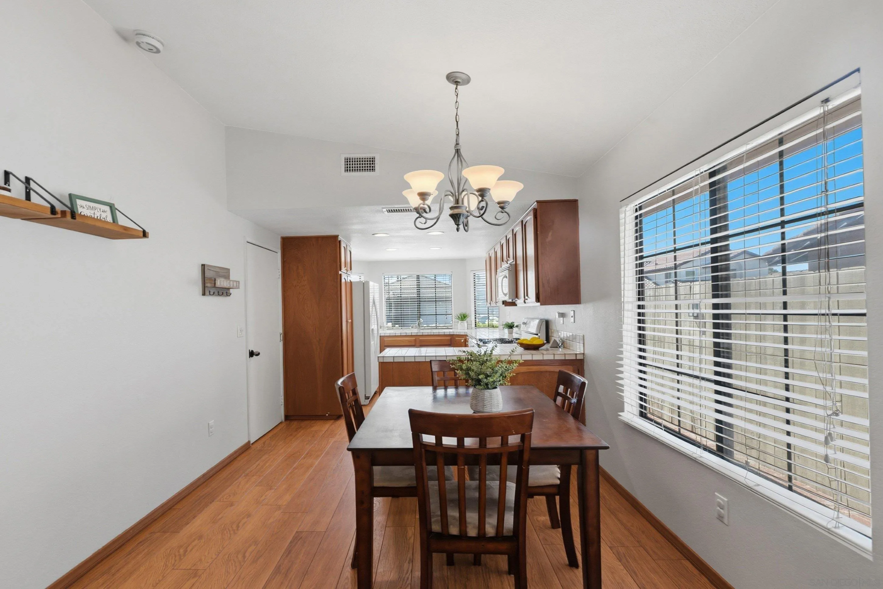 https://cdn.realtyfeed.com/cdn/127/260017968/a4ed247f131ef37f38149ab424e5bb1c.webp