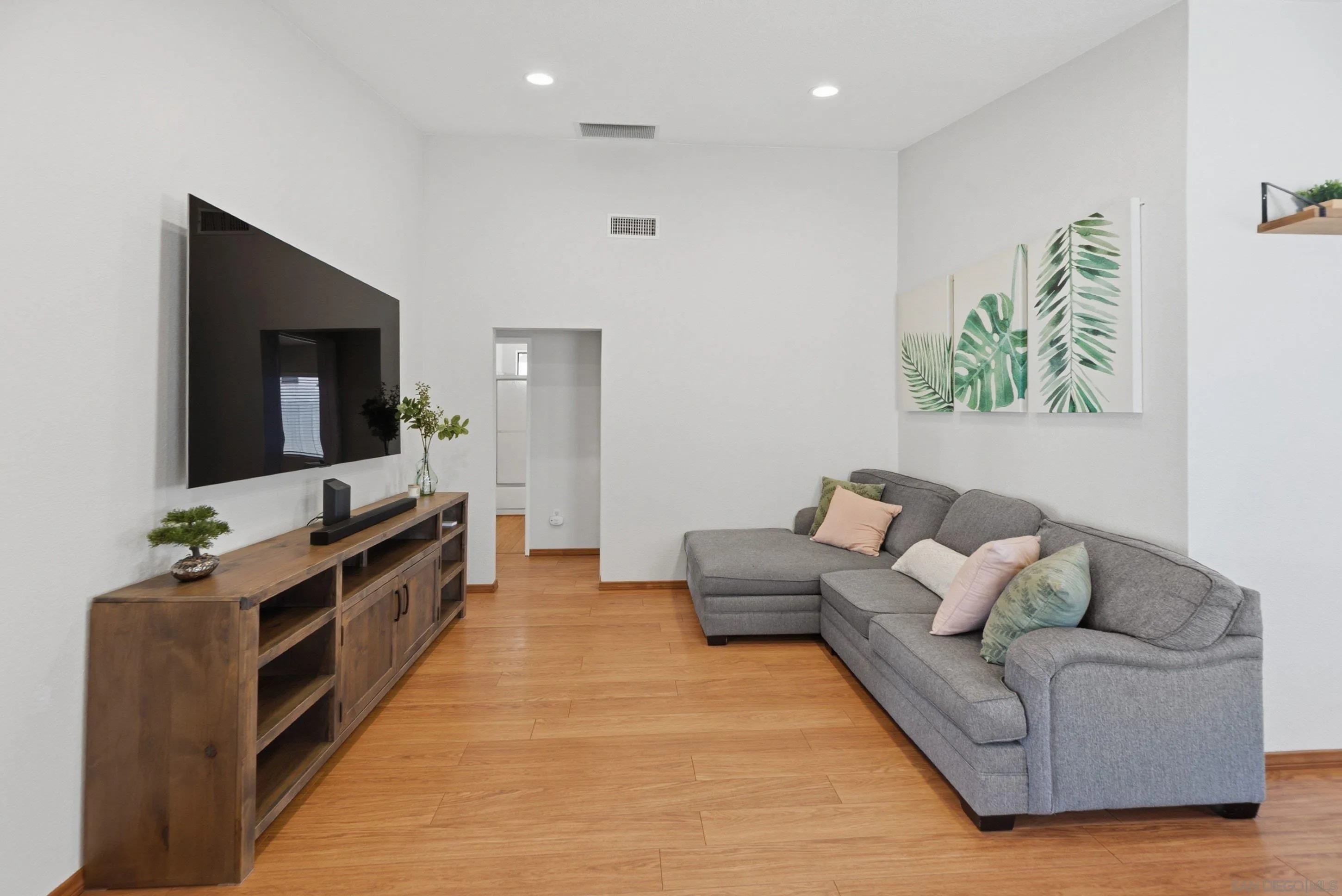 https://cdn.realtyfeed.com/cdn/127/260017968/e7d15097644e00a630779897f30fcdb1.webp
