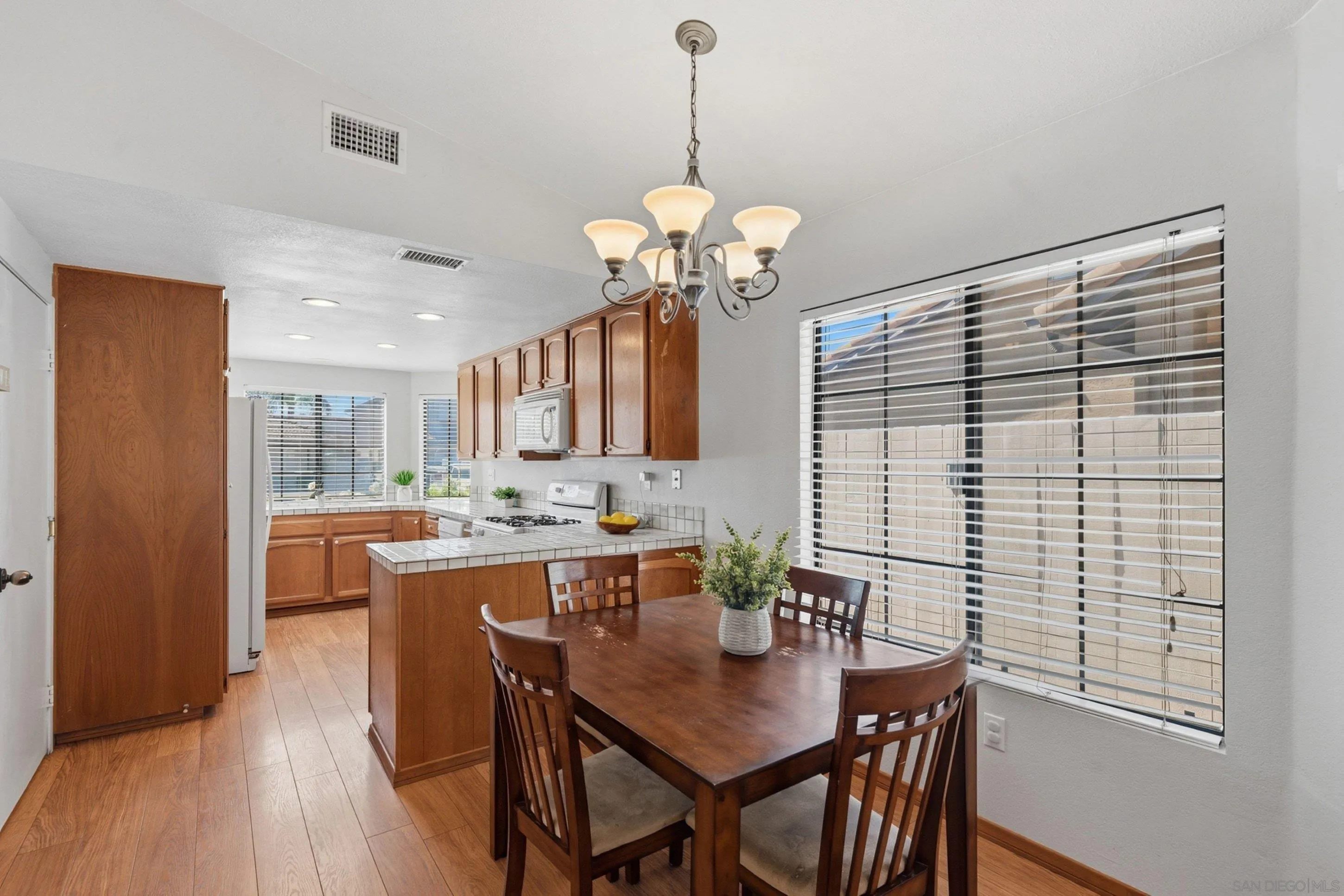 https://cdn.realtyfeed.com/cdn/127/260017968/fa96f237c26ce5b7f2dfc1c0670287fb.webp