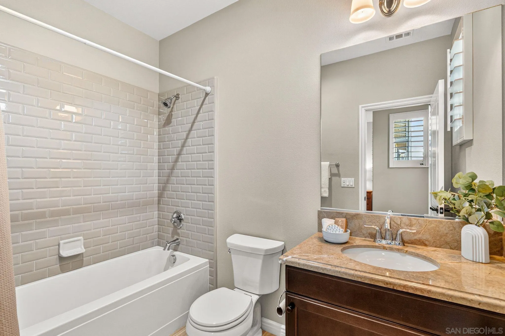 https://cdn.realtyfeed.com/cdn/127/260017970/333876f2edaa575871e514ae83c798ad.webp