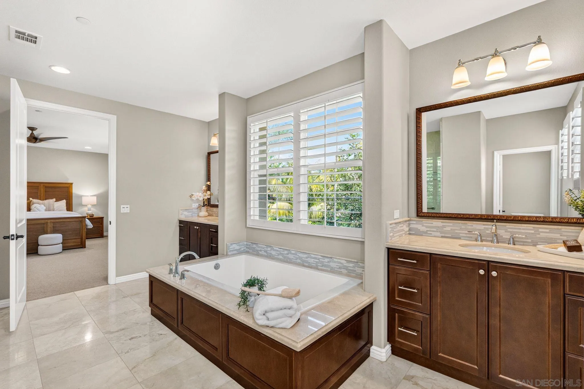 https://cdn.realtyfeed.com/cdn/127/260017970/4c392b3bb4a5f6d6049fd44c21776c6e.webp