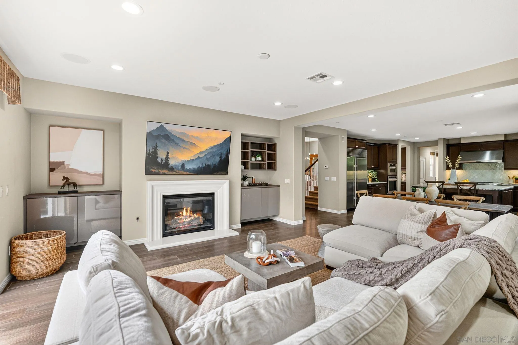 https://cdn.realtyfeed.com/cdn/127/260017970/741529e6ffe98343096ebfba0387f81d.webp