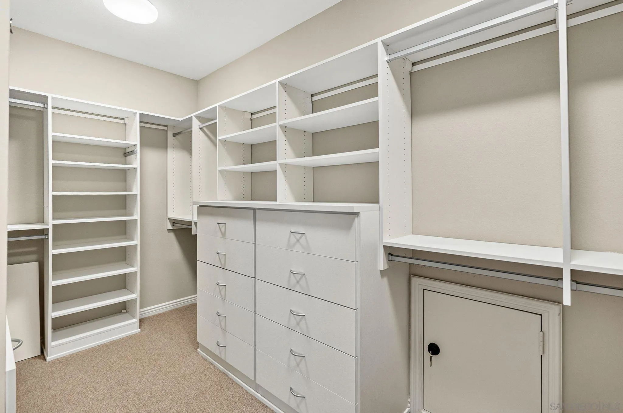 https://cdn.realtyfeed.com/cdn/127/260017970/a763a5407075bbe842c55f0230058dd7.webp