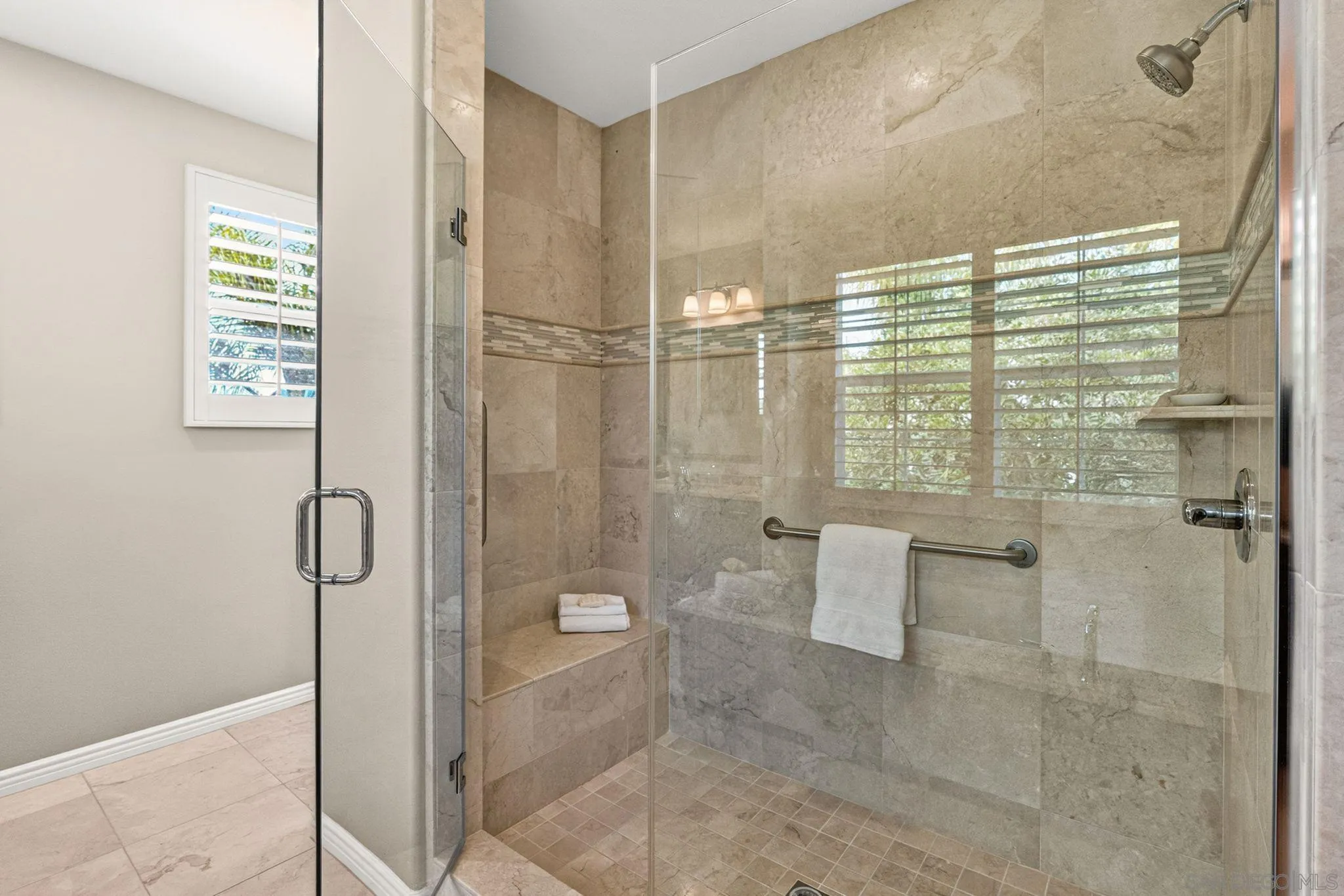 https://cdn.realtyfeed.com/cdn/127/260017970/c93eaf0aa5a6727536cceb81bfc0387c.webp
