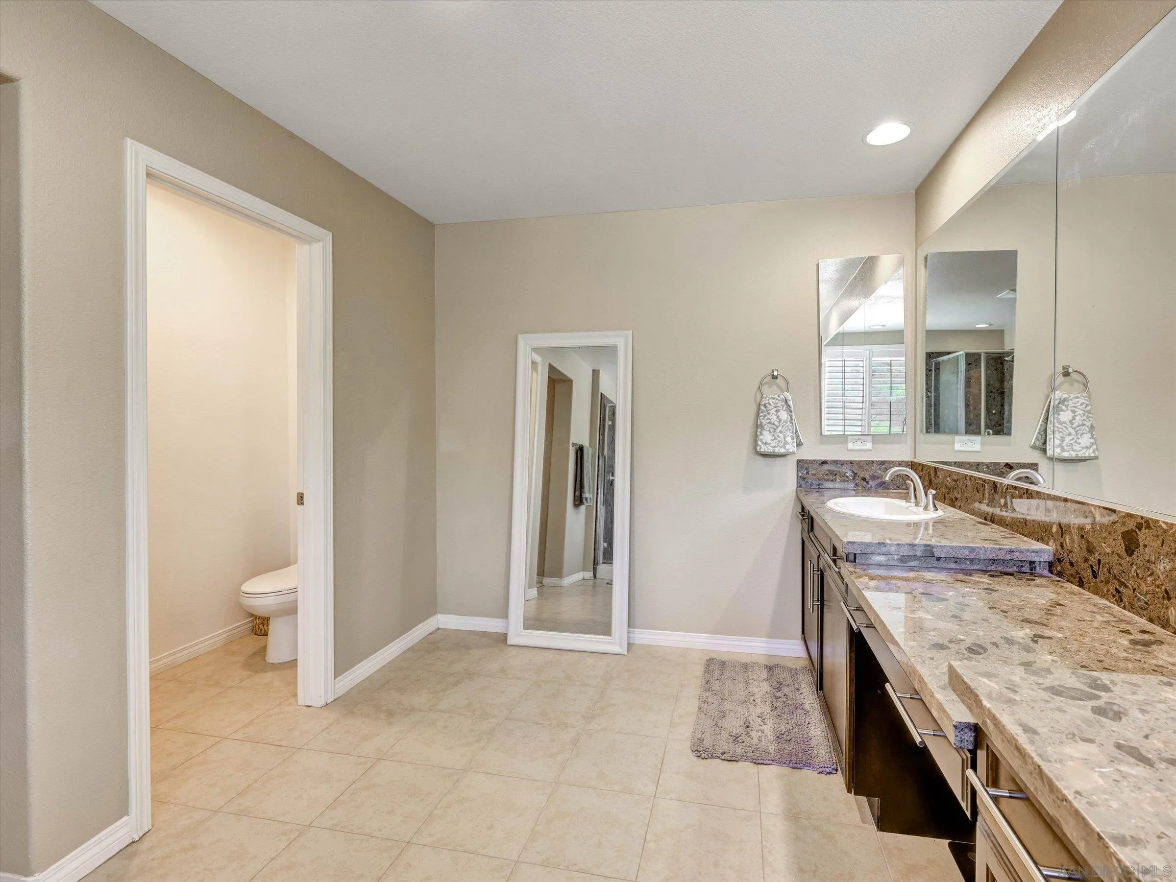 https://cdn.realtyfeed.com/cdn/127/260017974/3919ec1666de77ce2cc9286b75717cb9.webp