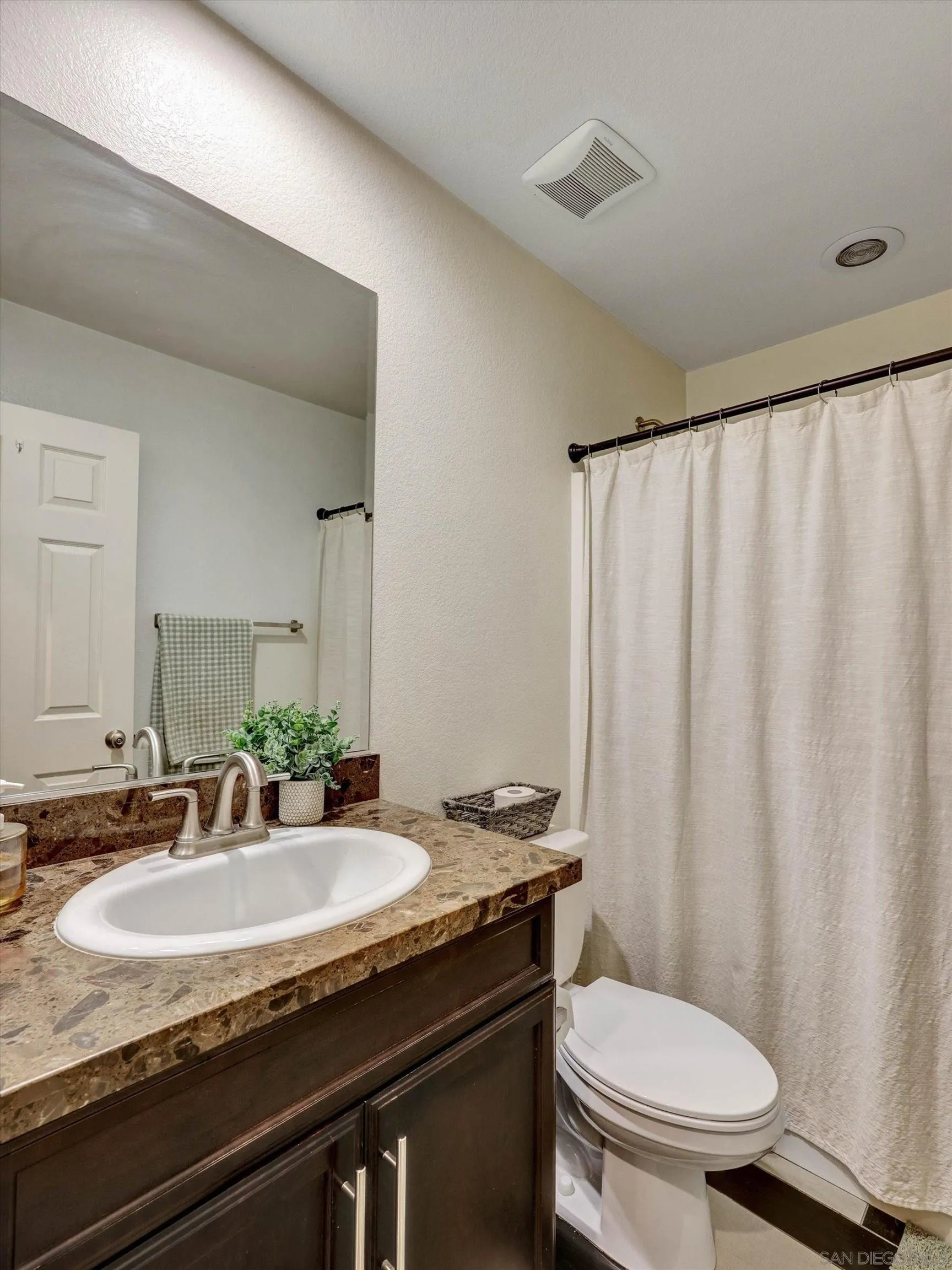 https://cdn.realtyfeed.com/cdn/127/260017974/c3a20de74c107bf40ca8a8e10c094186.webp