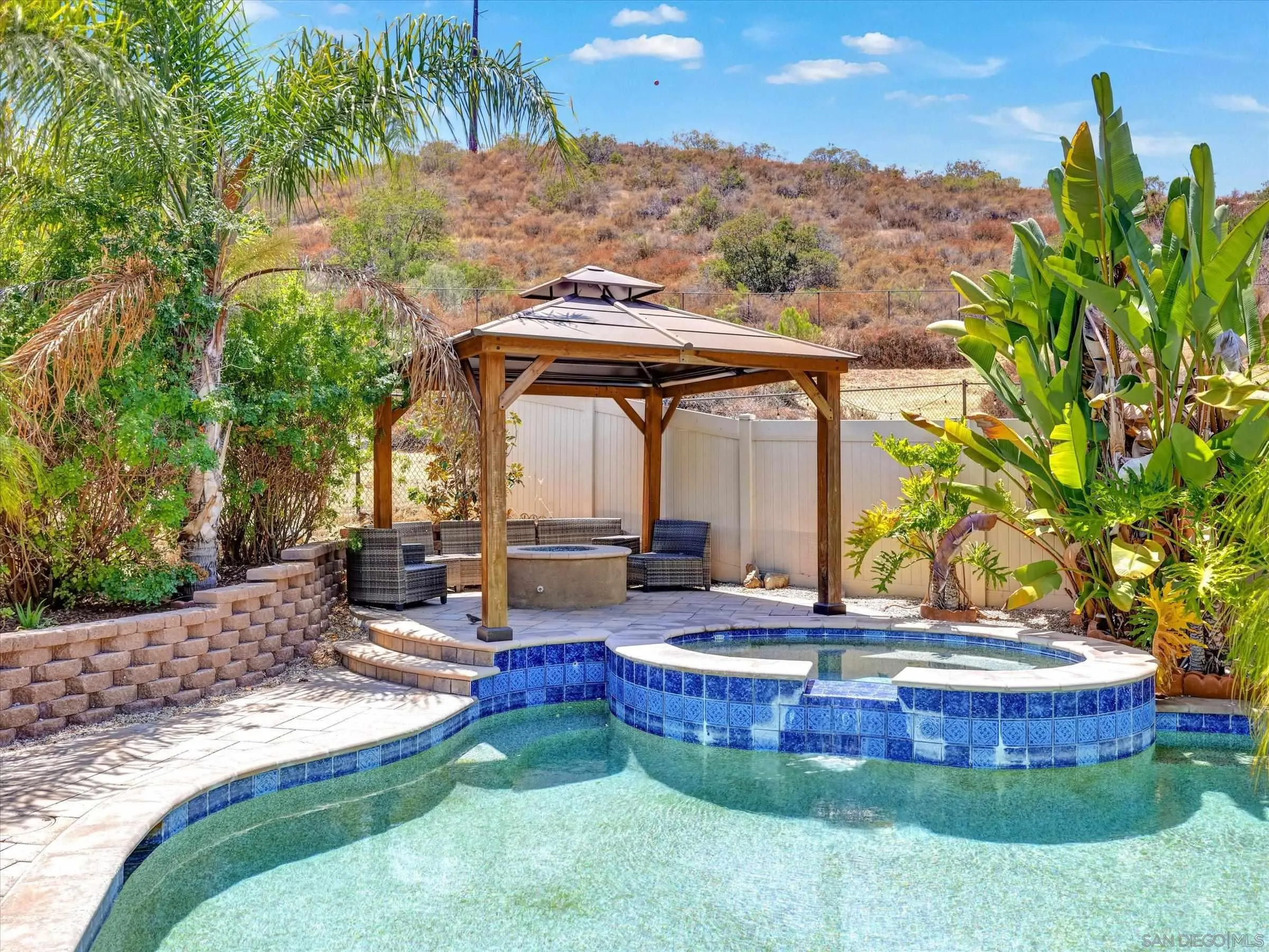 https://cdn.realtyfeed.com/cdn/127/260017974/cb9af74e6d5b67d5aeec789a9bbc34a8.webp