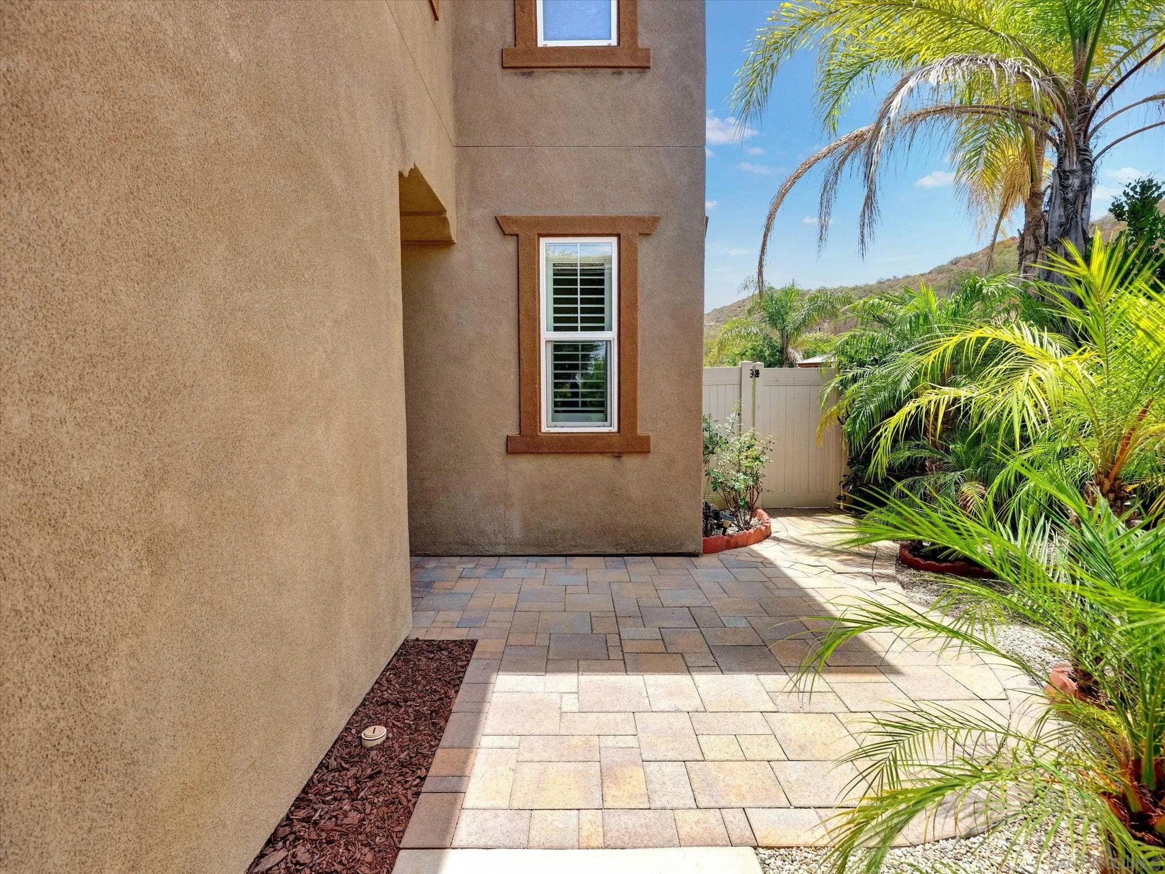 https://cdn.realtyfeed.com/cdn/127/260017974/f380e8f95d77e5e58b804d7c5403e023.webp