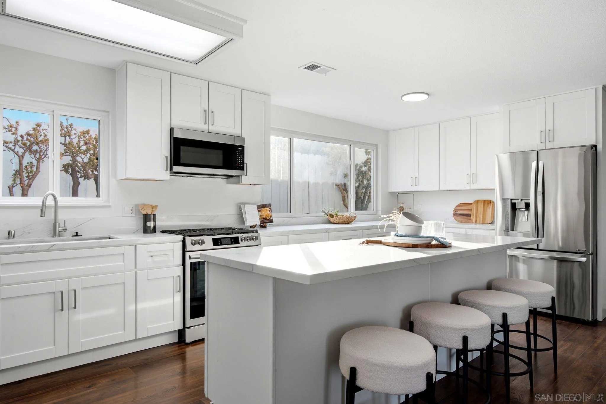 https://cdn.realtyfeed.com/cdn/127/260017975/1e289453fc7a8e27dabc7528af062041.webp