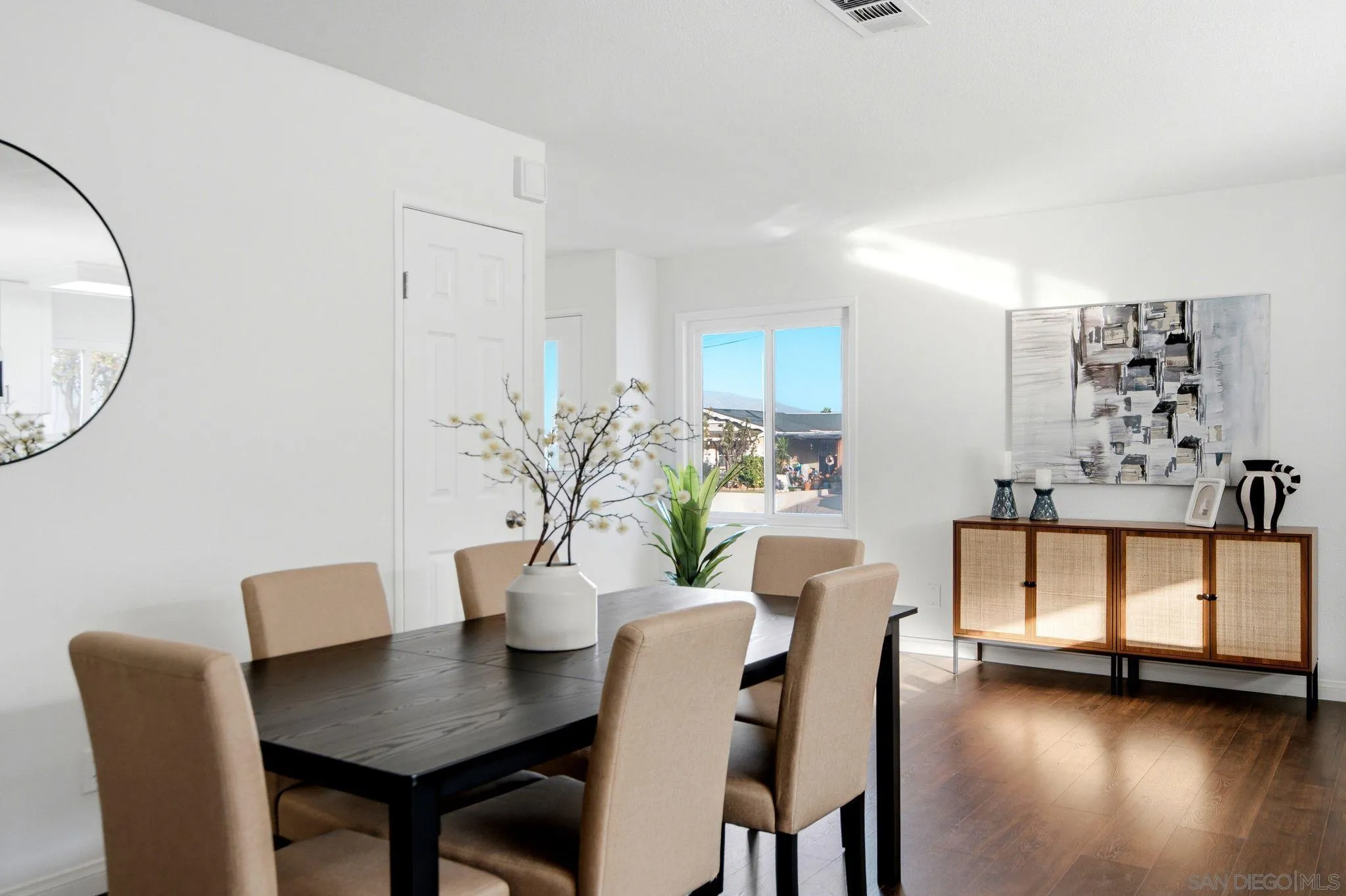 https://cdn.realtyfeed.com/cdn/127/260017975/2fb55ec1bae3d3d04a101ce576360e11.webp