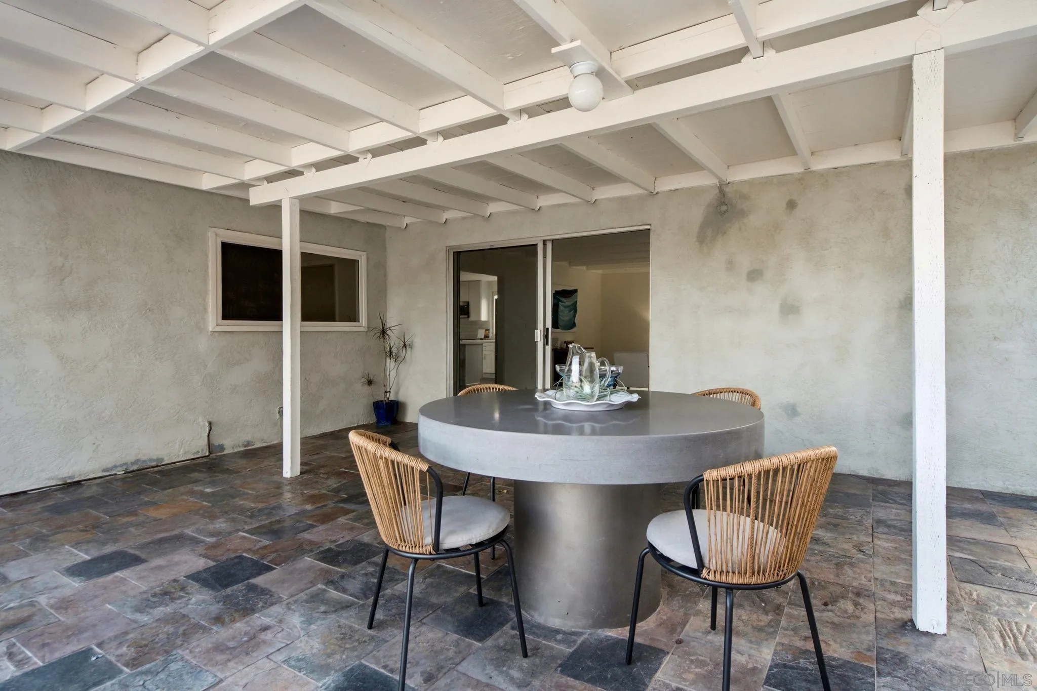 https://cdn.realtyfeed.com/cdn/127/260017975/3549f904e6b4eba25d262d3e96e0cd84.webp