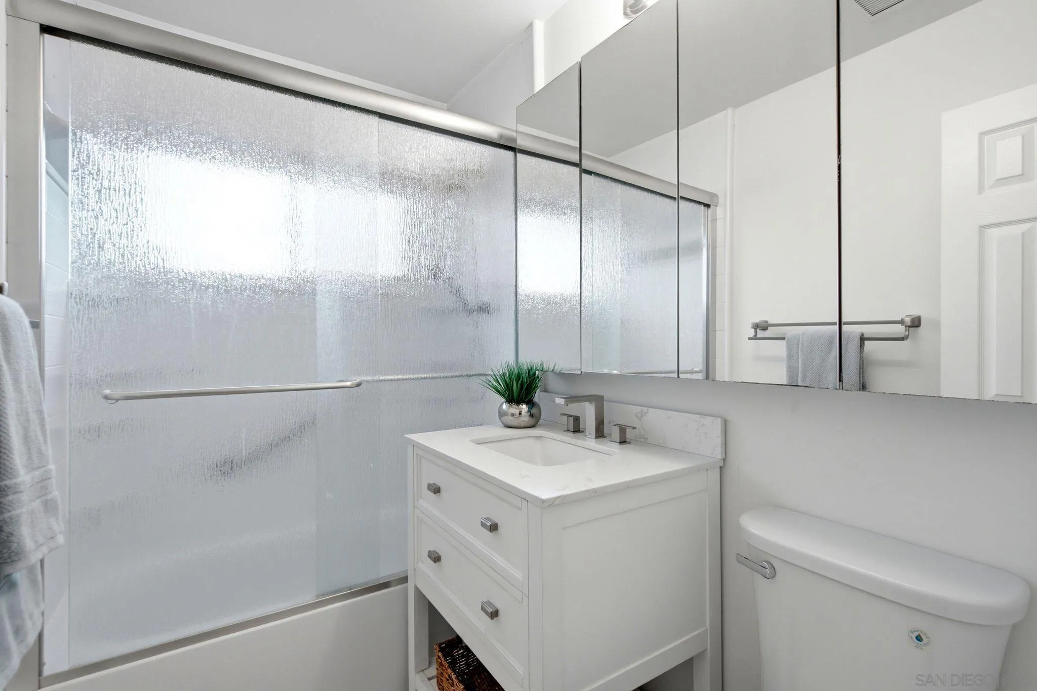 https://cdn.realtyfeed.com/cdn/127/260017975/86a3e9a2560c99cbb938807ed0aa8b4a.webp