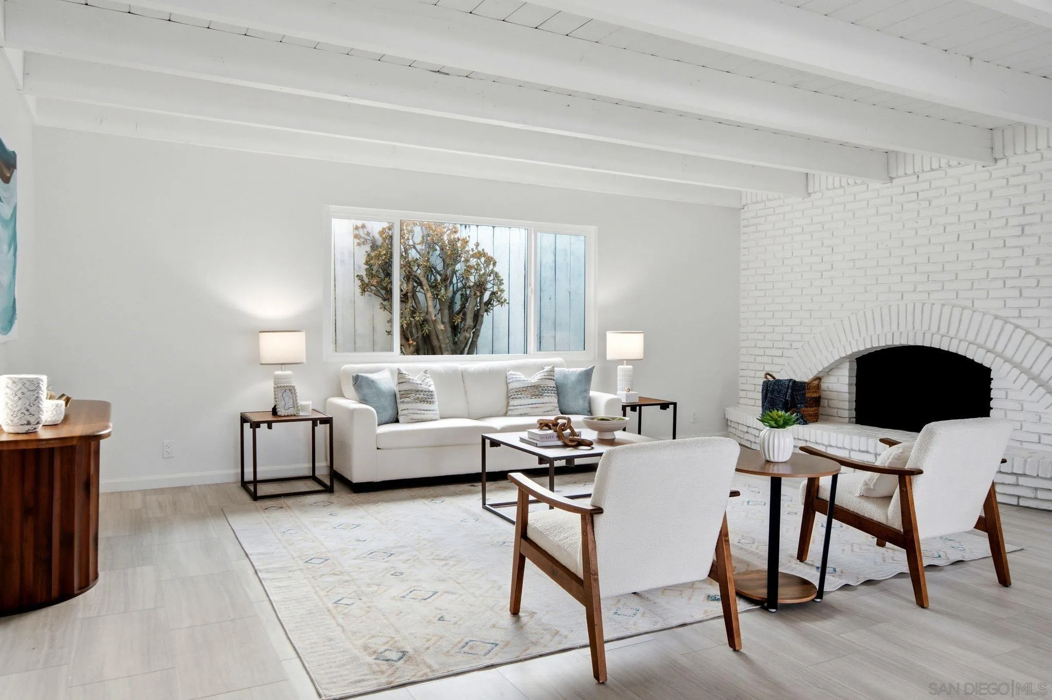 https://cdn.realtyfeed.com/cdn/127/260017975/8e2edacbe5daabc32ce0a59af69aa24a.webp