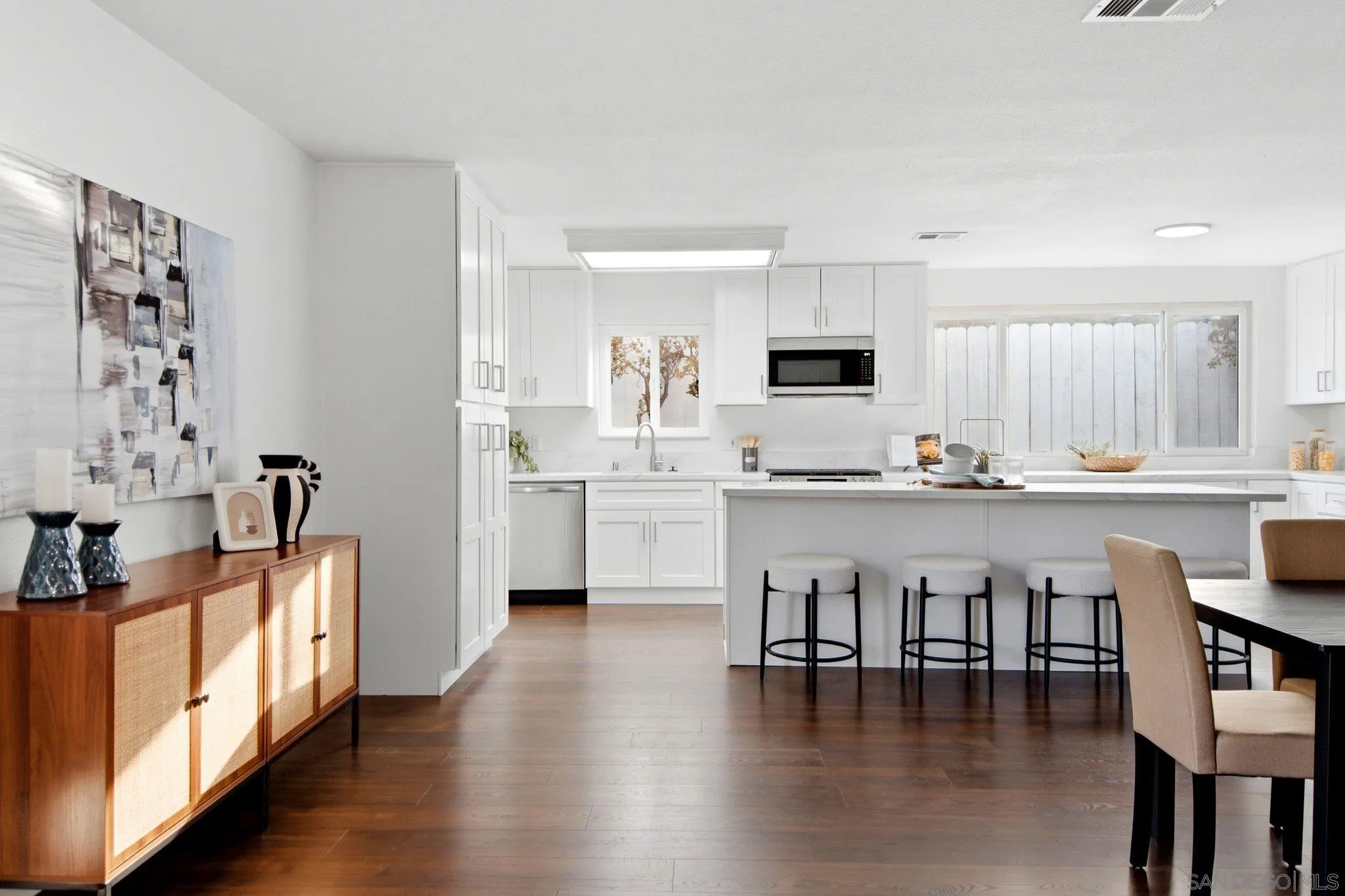 https://cdn.realtyfeed.com/cdn/127/260017975/9f819478bf04ebead50b4dc38ef5e42c.webp