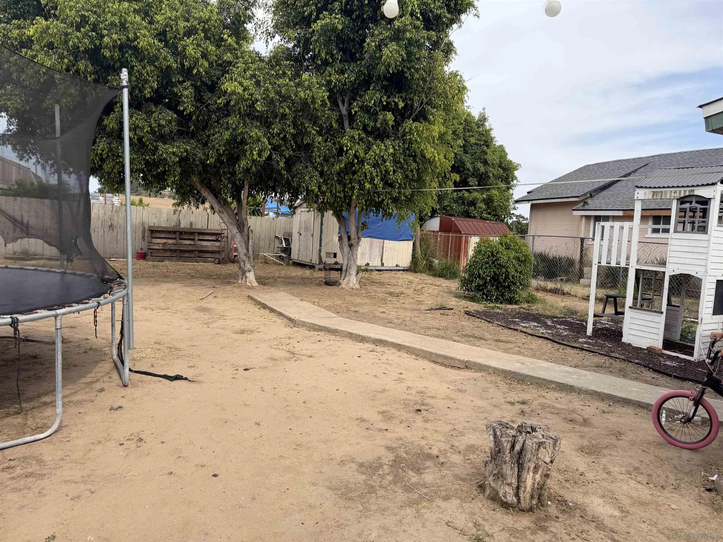 https://cdn.realtyfeed.com/cdn/127/260017977/d98f9ae8dc4a5ec0b0e7455529899fa0.webp