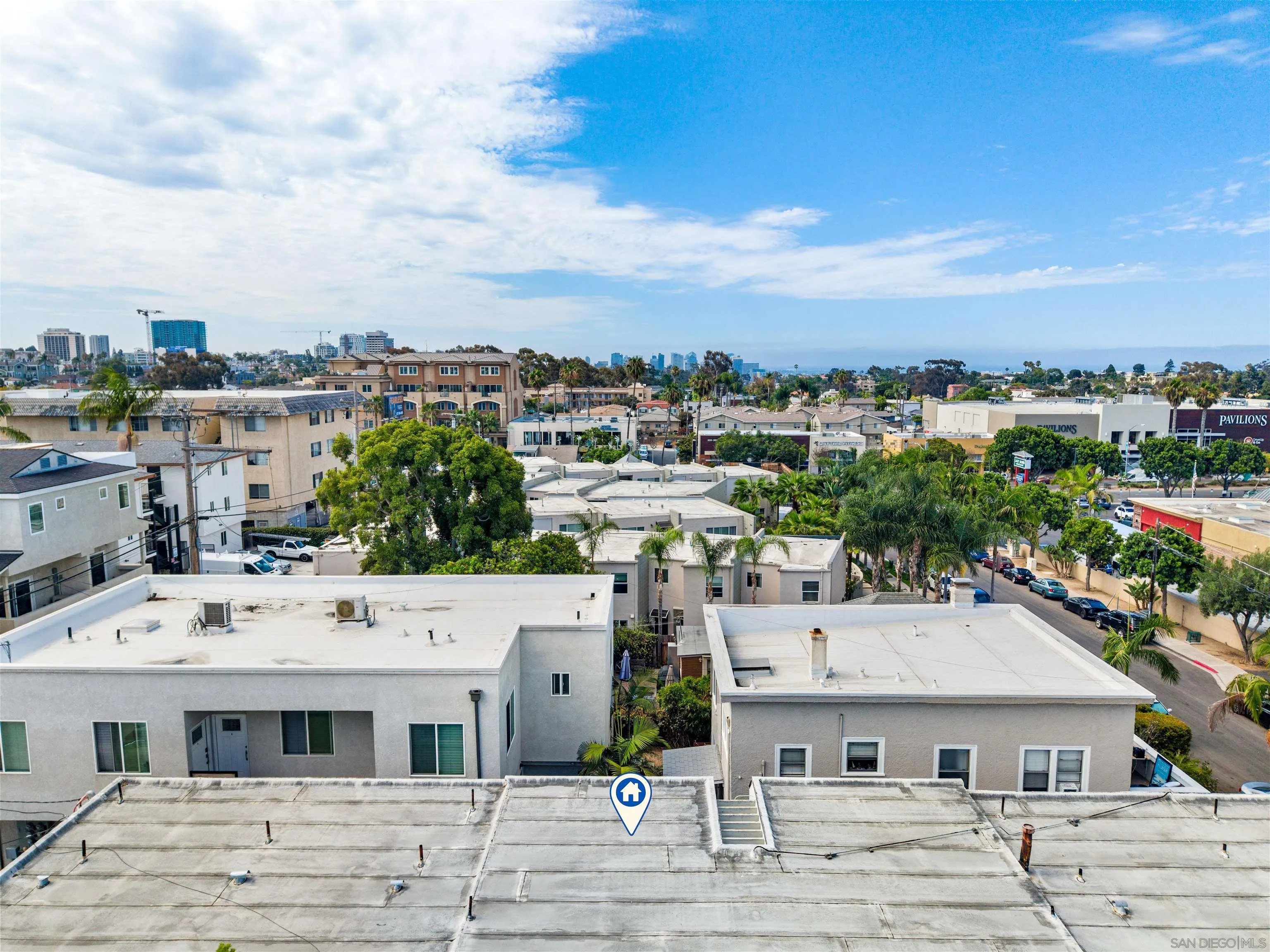 https://cdn.realtyfeed.com/cdn/127/260017987/d6a49b79dfaacddeaad8773479590a51.webp