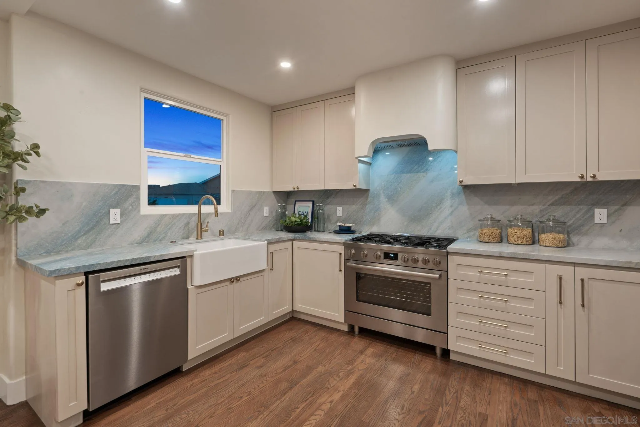 https://cdn.realtyfeed.com/cdn/127/260018002/e4d6786dc83c4db00df3fd6b423be13c.webp
