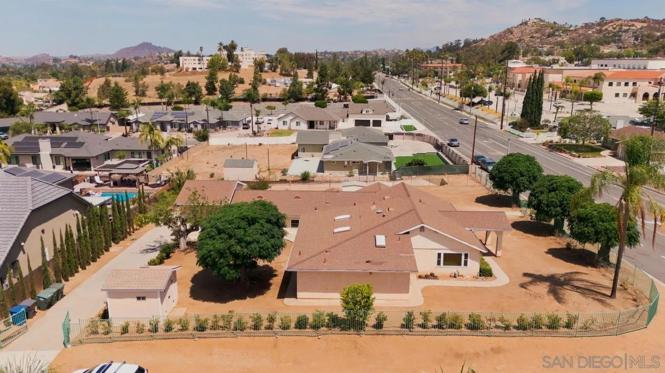 https://cdn.realtyfeed.com/cdn/127/260018005/193e7ac10d3eca9c894bd09af5581ce1.webp