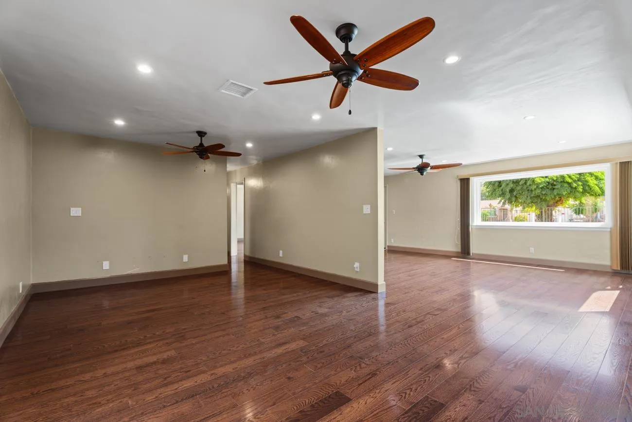 https://cdn.realtyfeed.com/cdn/127/260018005/368fd6b2d18723534f567d4094acd790.webp