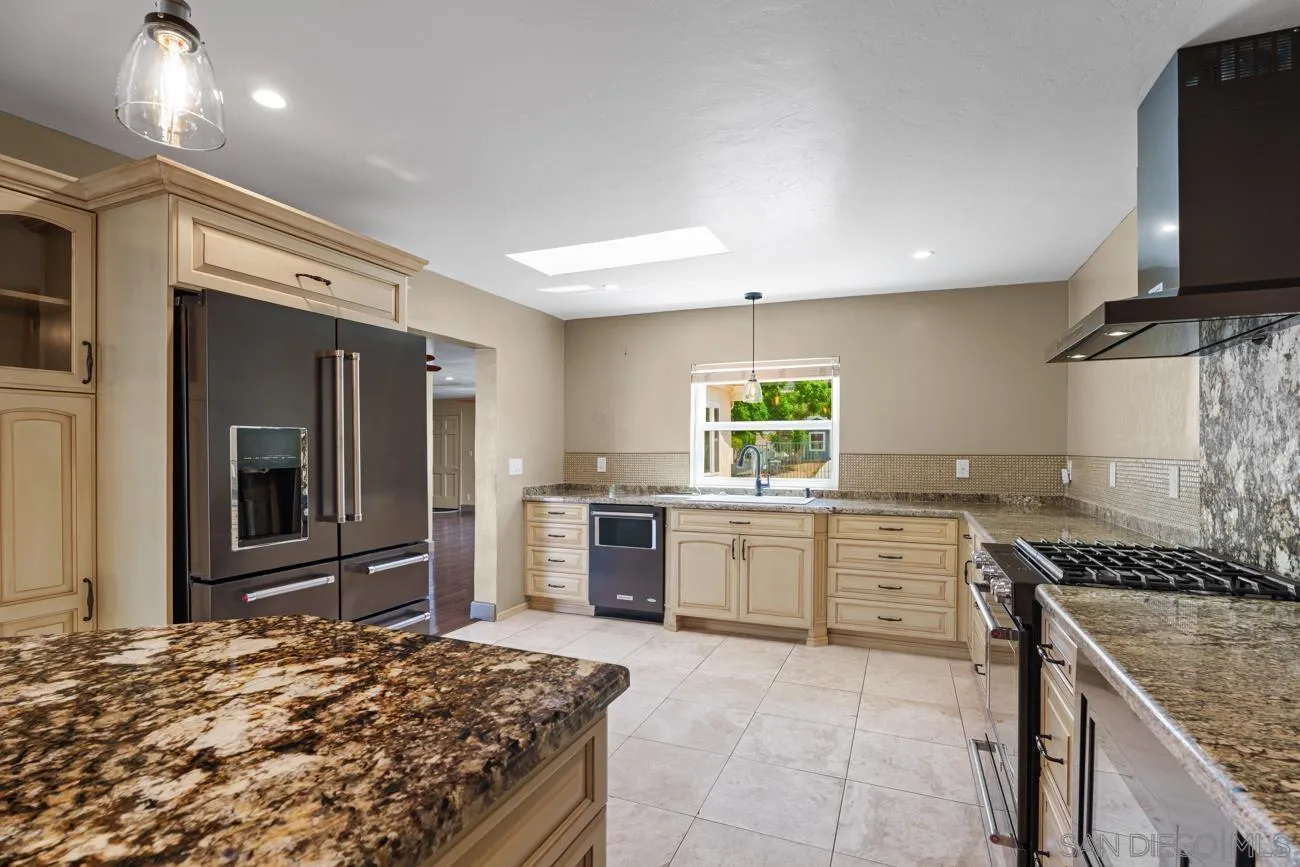 https://cdn.realtyfeed.com/cdn/127/260018005/85f47432bb23c1d7d756375d30c8f1e1.webp